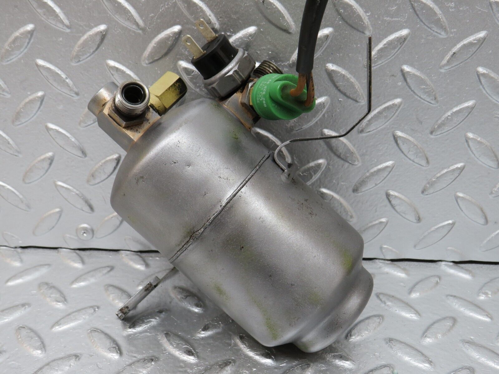 32433 Mercedes-Benz S124 300TE Wagon Air Conditioning Air Dryer