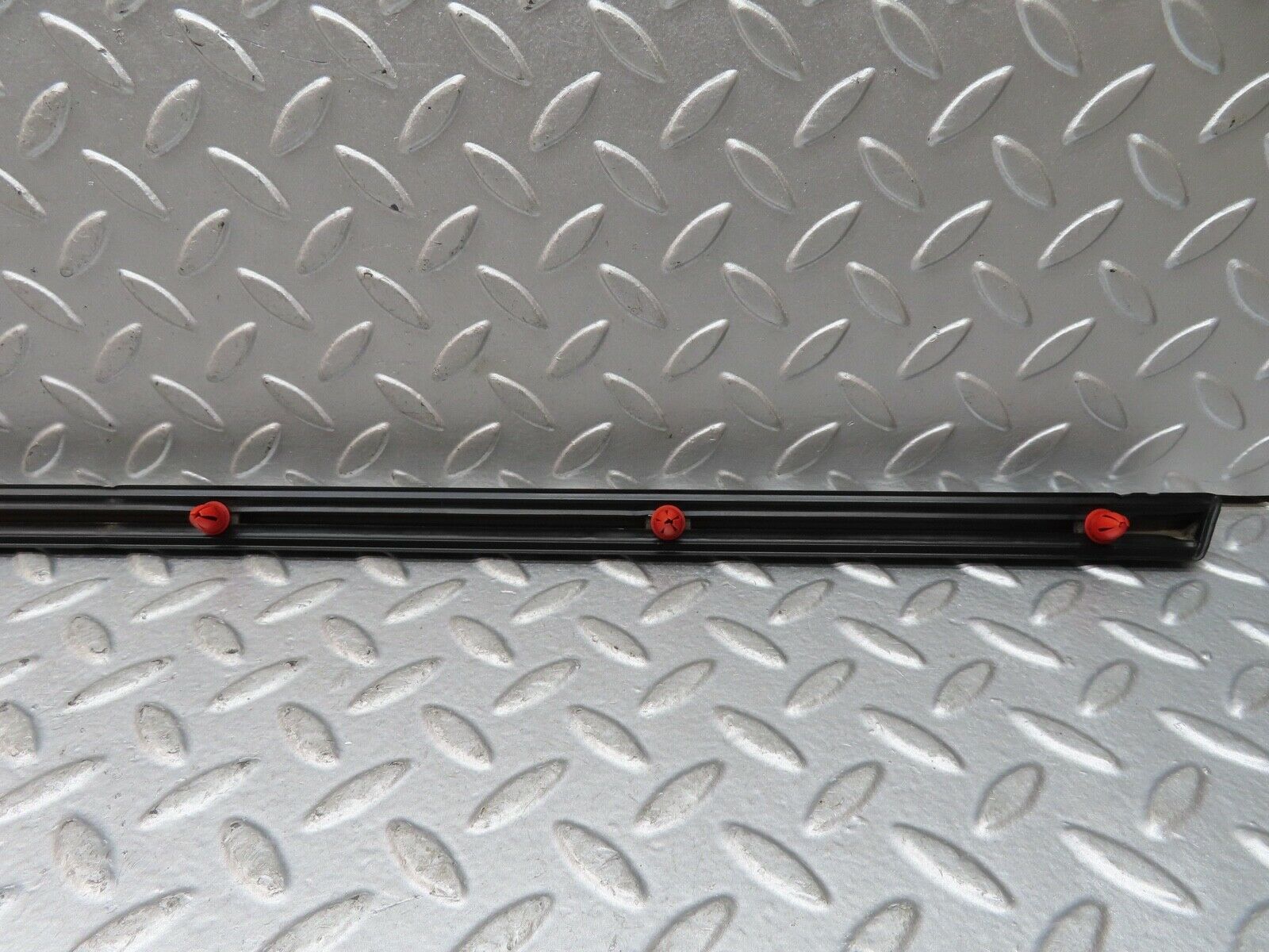 19063 Mercedes-Benz W123 300D Rear Right Door Centre Moulding Trim