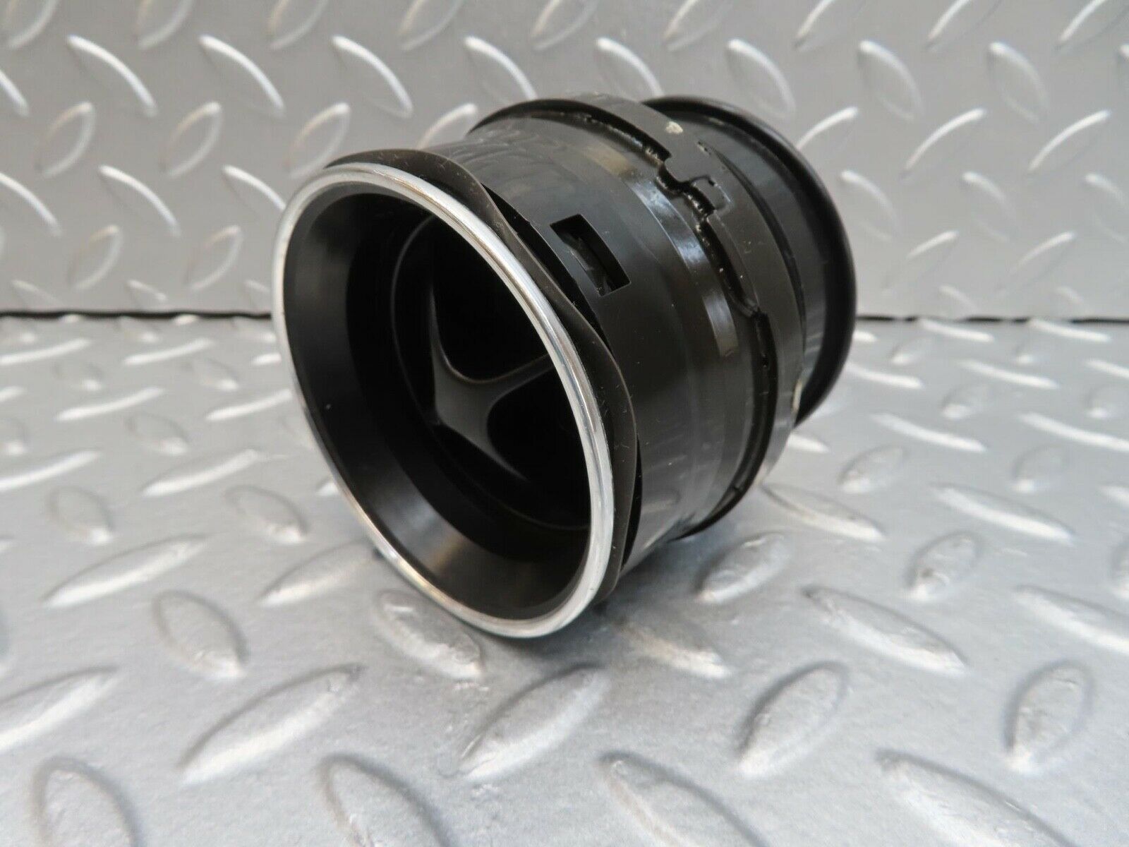 15999 Mercedes-Benz W123 280E Dashboard Air Vent 1238300054