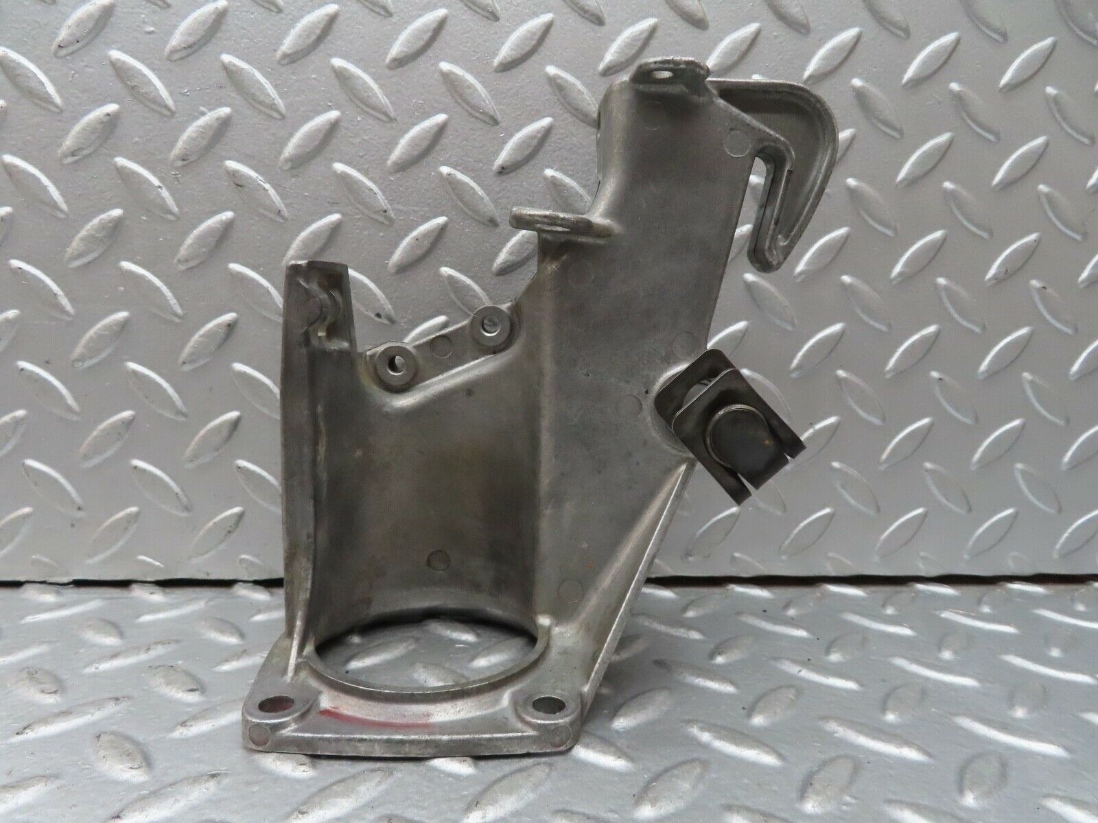 19100 Mercedes-Benz W123 300D Brake Pedal Bracket 1232940501