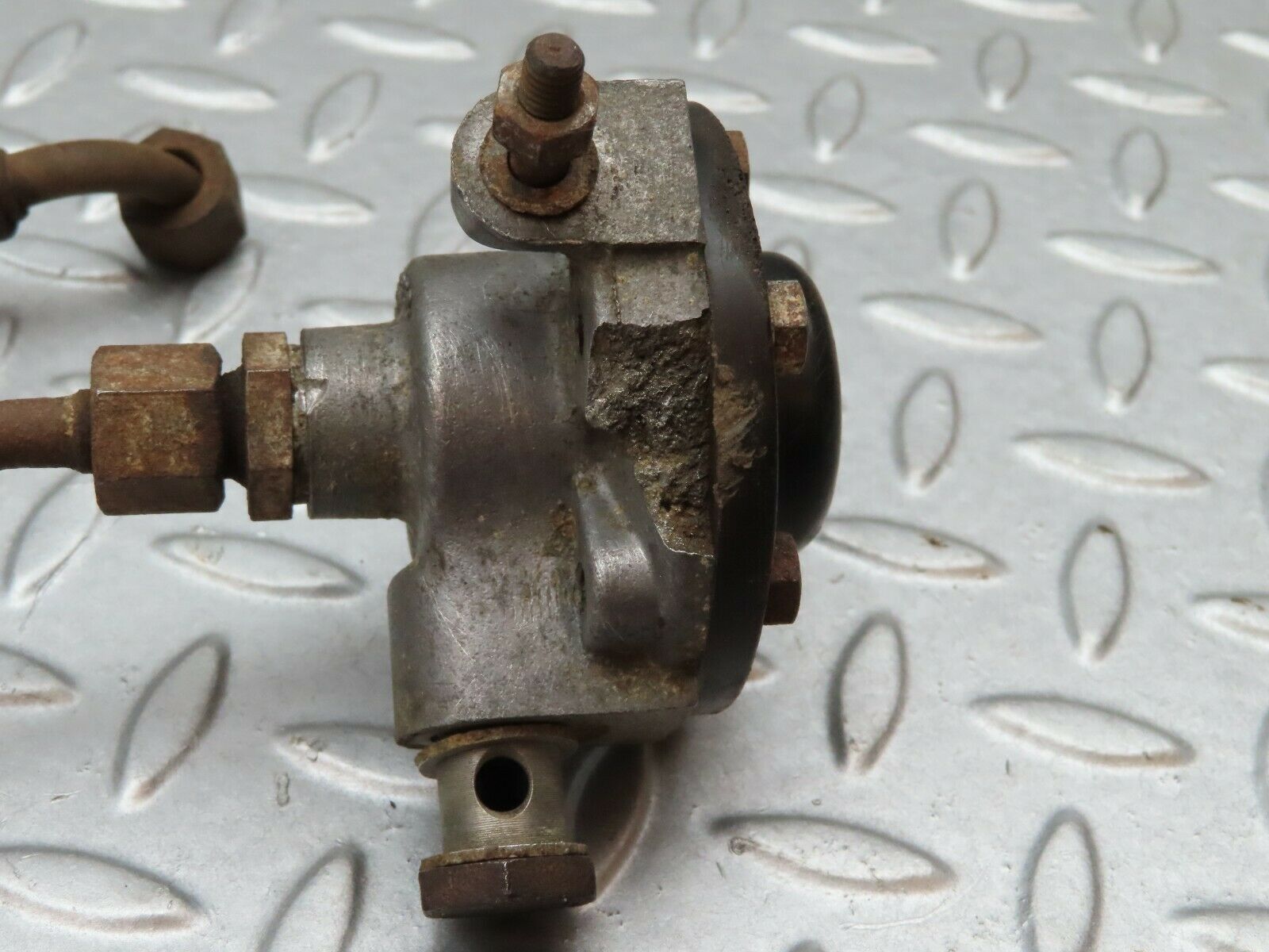 3402 Mercedes-Benz W108 280SE Fuel Backflow Damper Regulator 1270700268