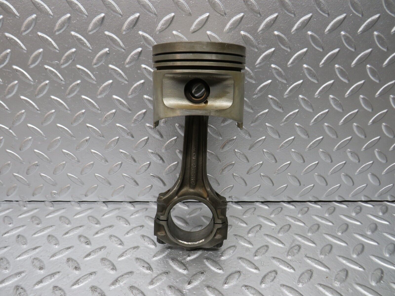 29913 Mercedes-Benz W123 230E Piston With Connecting Rod 96.47 mm 10200