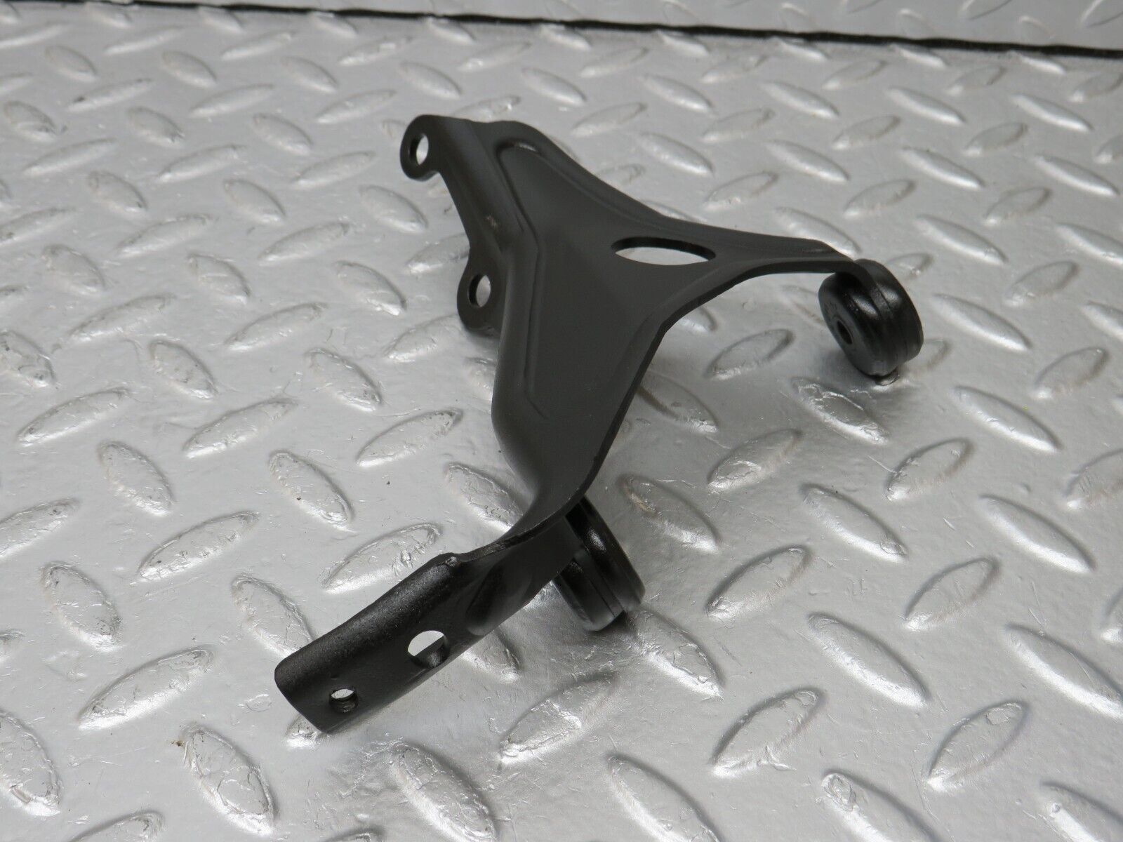 34593 Mercedes-Benz C126 380SEC Coupe Air Intake Manifold Bracket