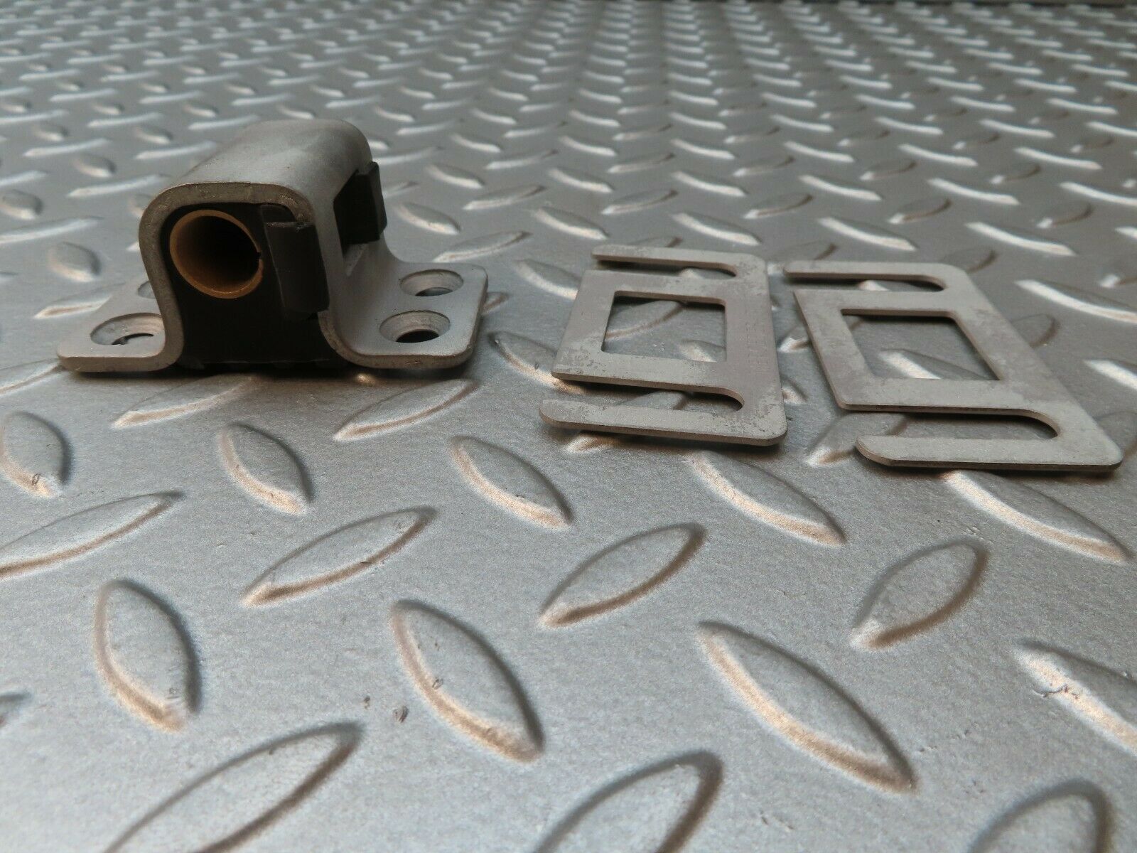 4222 Mercedes-Benz V123 240D LWB Door Lock Latch Right Side