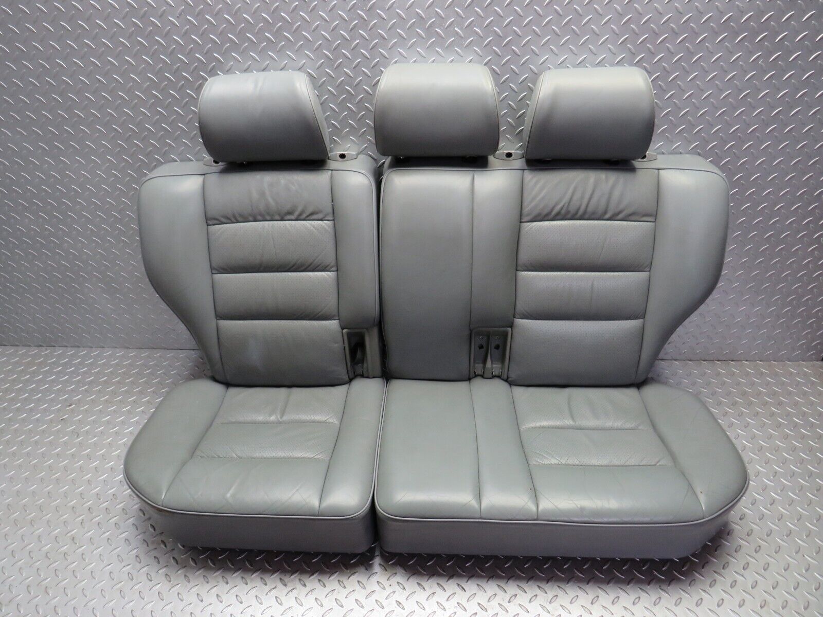 31422 Mercedes-Benz S124 220TE Wagon Rear Seat Leather Grey
