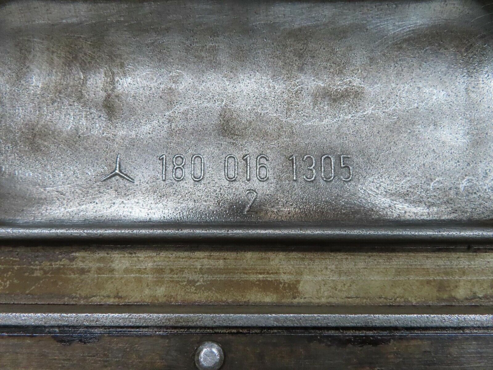 12954 Mercedes-Benz W111 220SE Cylinder Head Valve Cover 1800161305