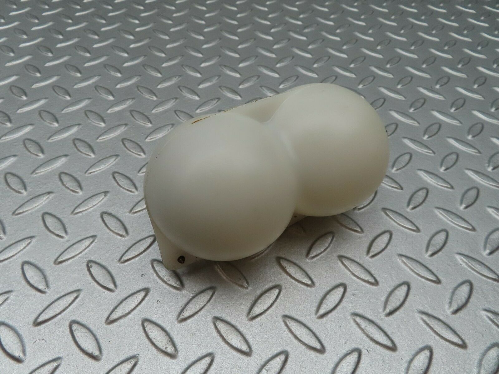 3762 Mercedes-Benz S123 200T Wagon Vacuum Reservoir