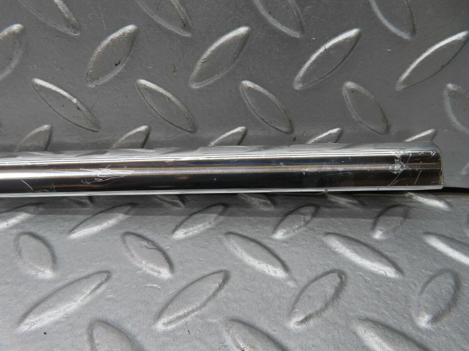 18140 Mercedes-Benz W123 200 Front Left Door Chrome Moulding Trim