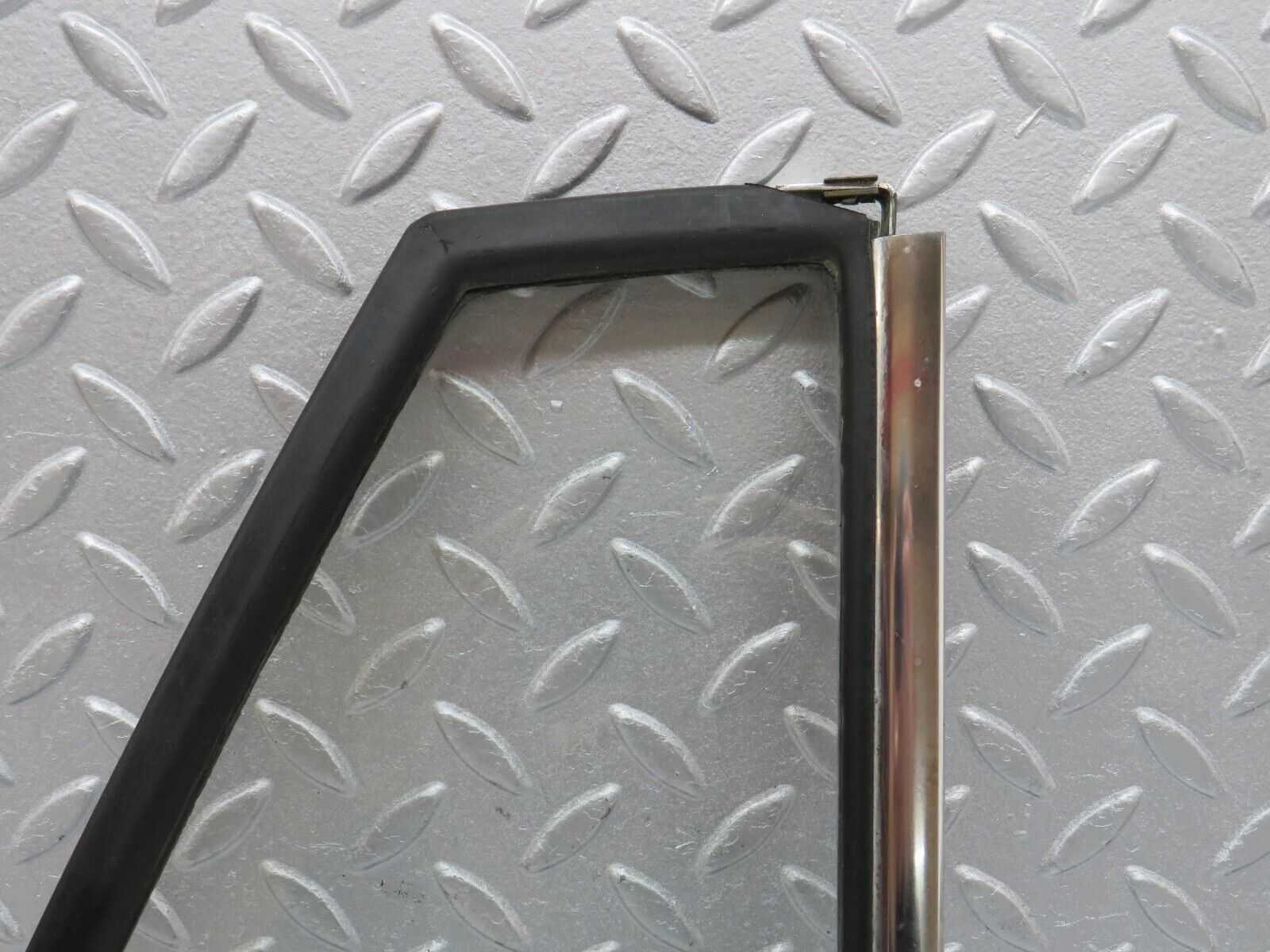 40499 Mercedes-Benz W110 230 Rear Left Quarter Window Glass 1107350124