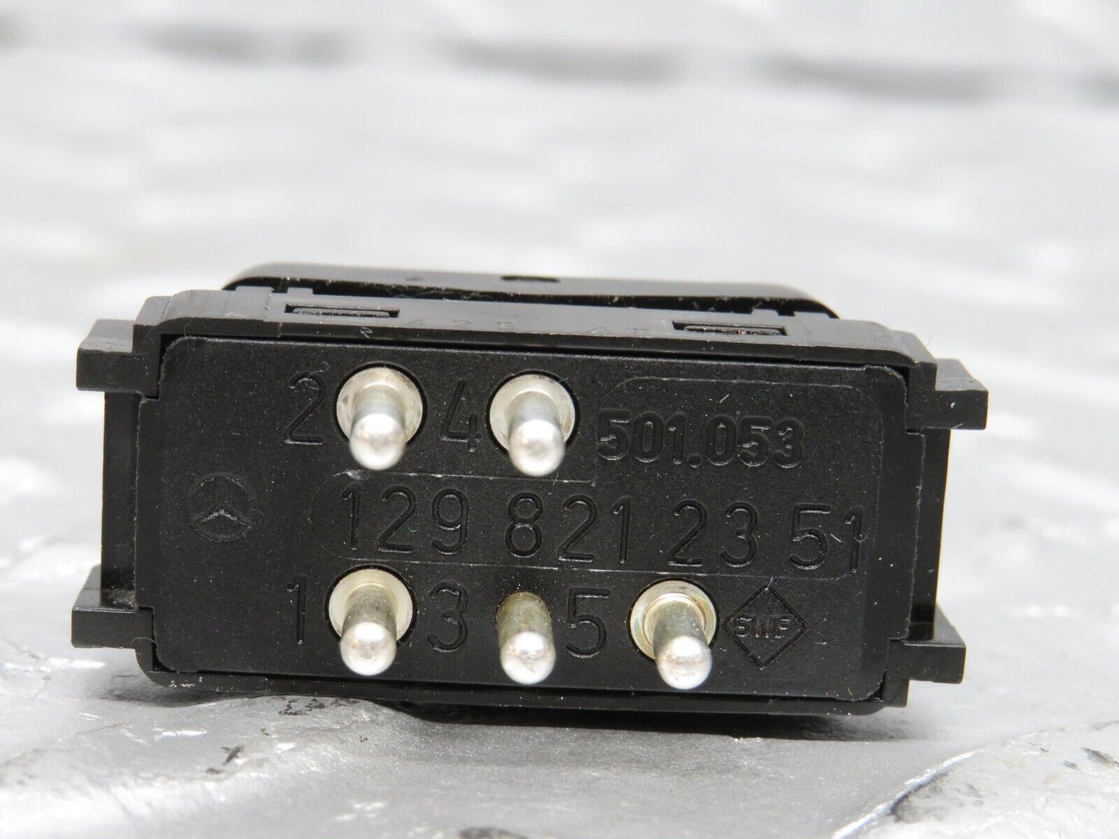 39639 Mercedes-Benz R129 320SL Coupe Rear Windscreen Defroster Switch 1298212351