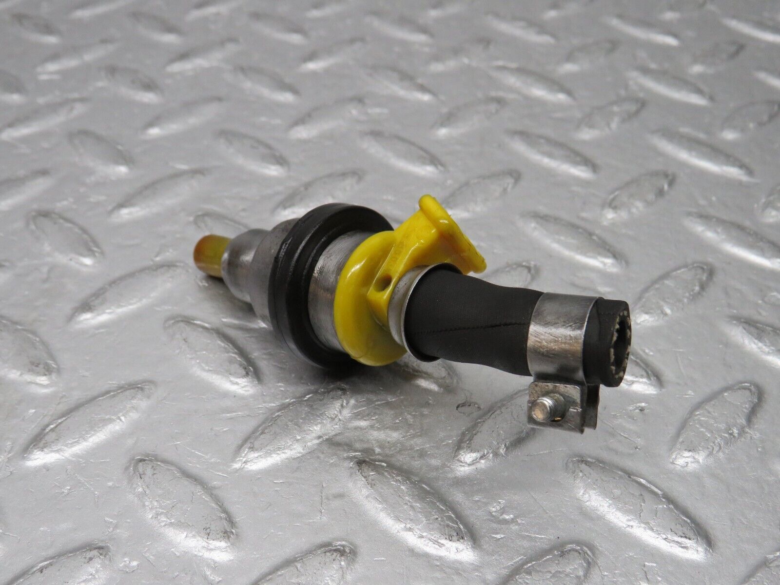 37573 Mercedes-Benz W109 300SEL Fuel Injector Bosch 0280150034