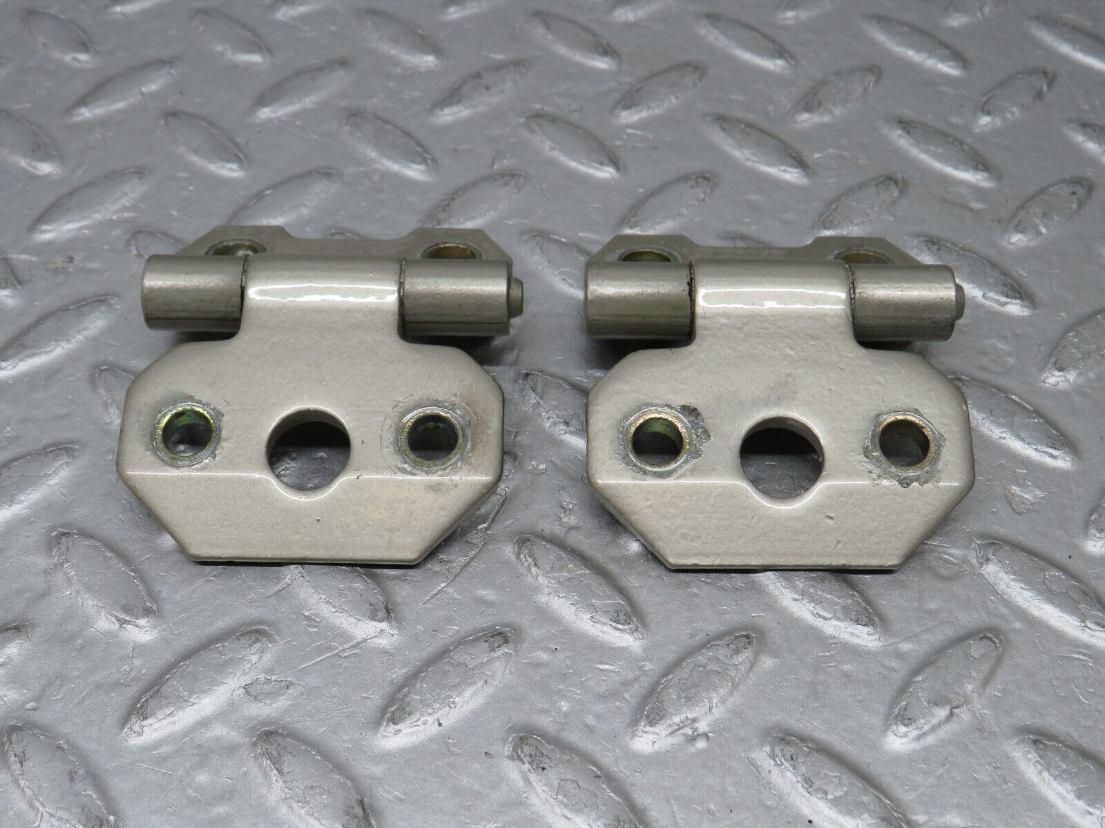 36616 Mercedes-Benz W201 190E 2.0L Door Hinge Left Side