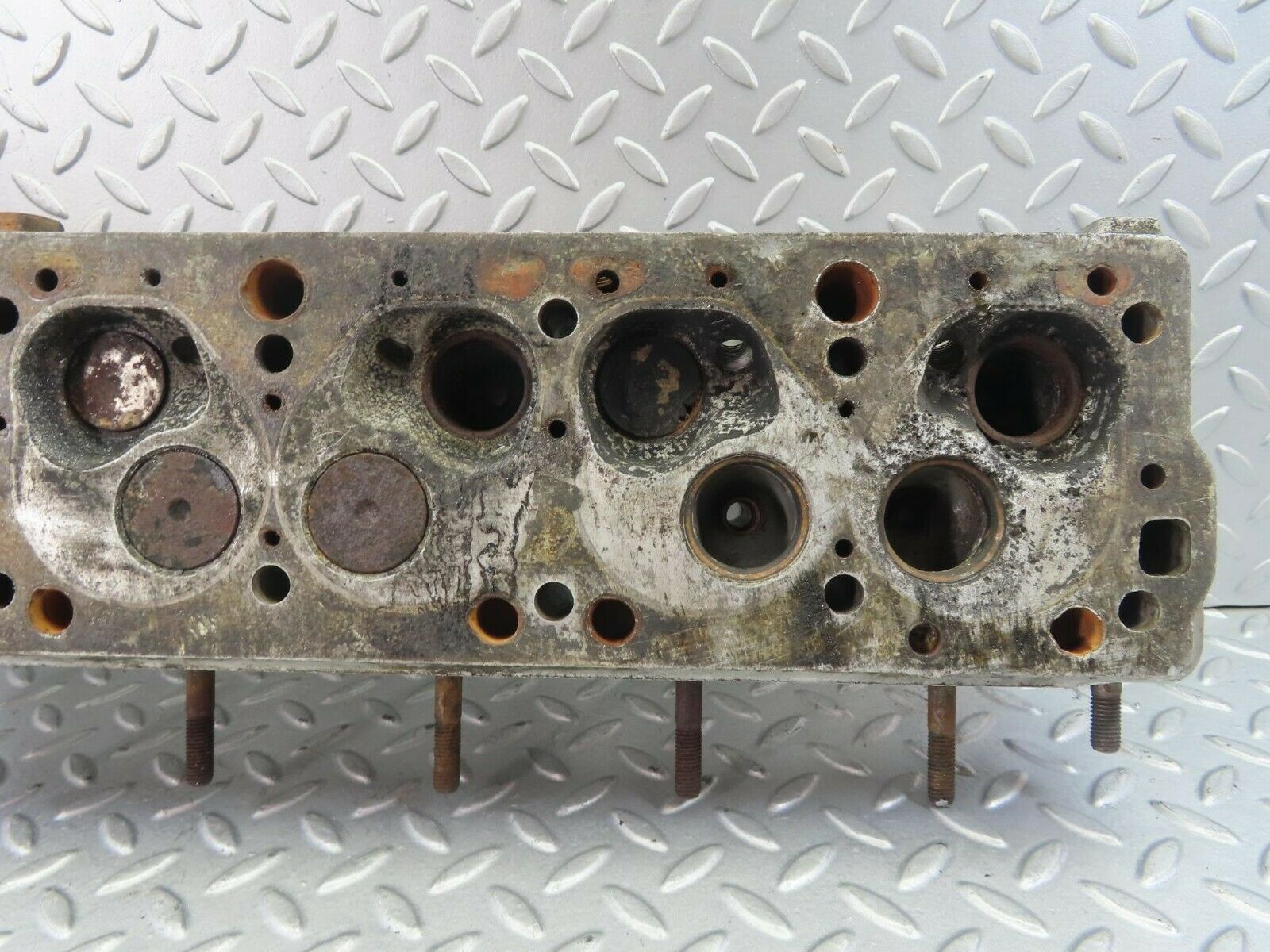 8666 Mercedes-Benz W111 Cylinder Head 1270104020