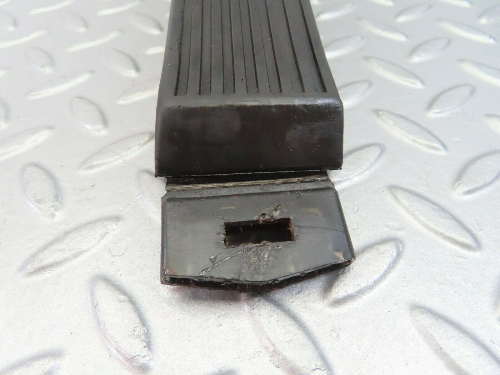 9940 Mercedes-Benz C123 230CE Coupe Accelerator Pedal With Rubber 1233010082