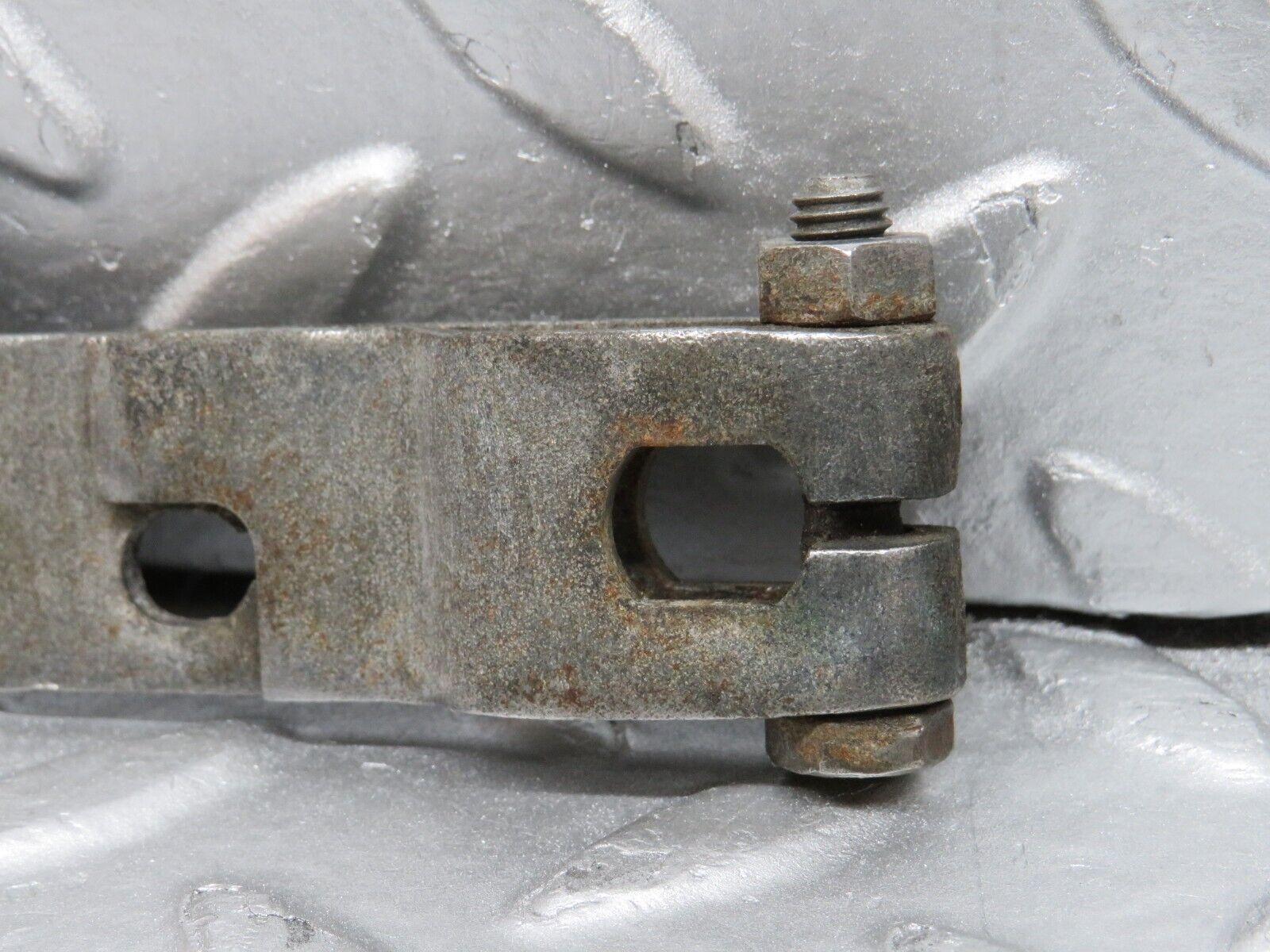 33134 Mercedes-Benz W126 380 V8 M116 Gearbox Linkage Bracket