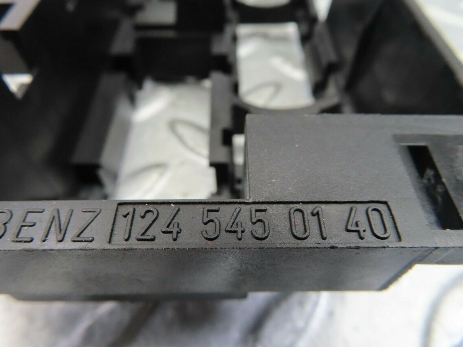 9411 Mercedes-Benz C124 300CE Coupe Fuse Relay Holder Bracket 1245450140