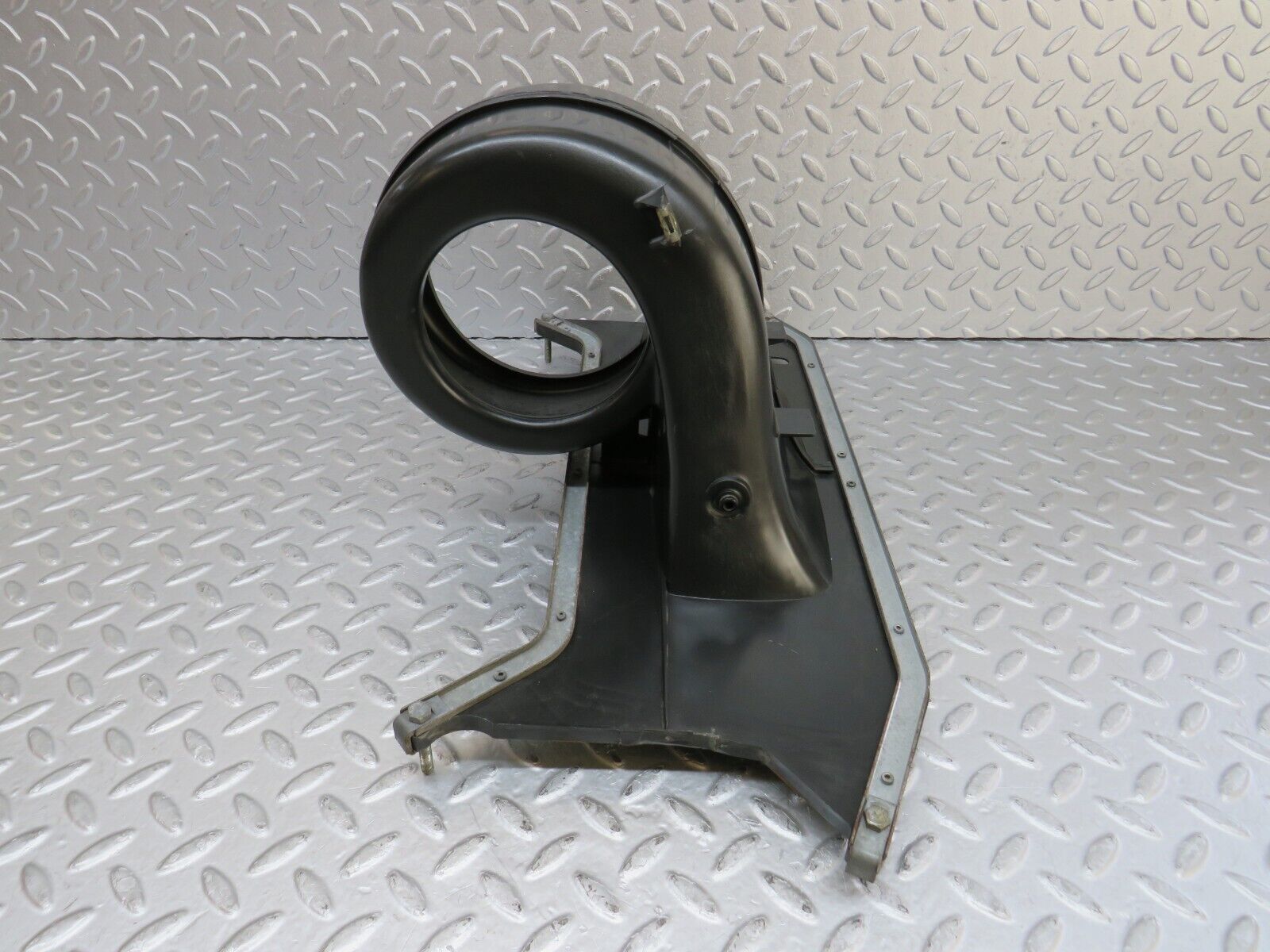 36477 Mercedes-Benz W201 190E 2.0L Heater Blower Housing Behr 91.484.52.017