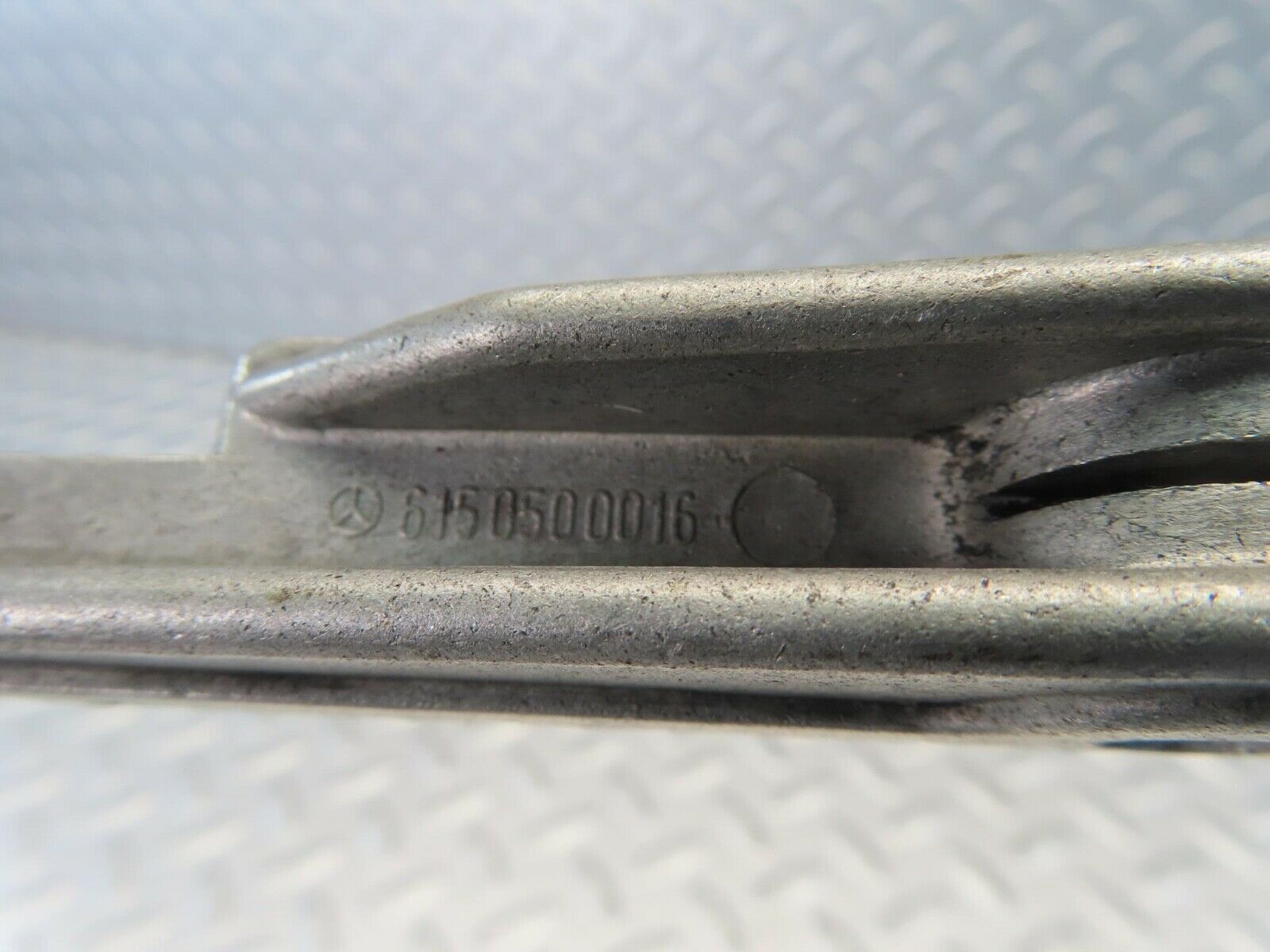 10987 Mercedes-Benz W115 220D Timing Chain Guide Rail 6150500016