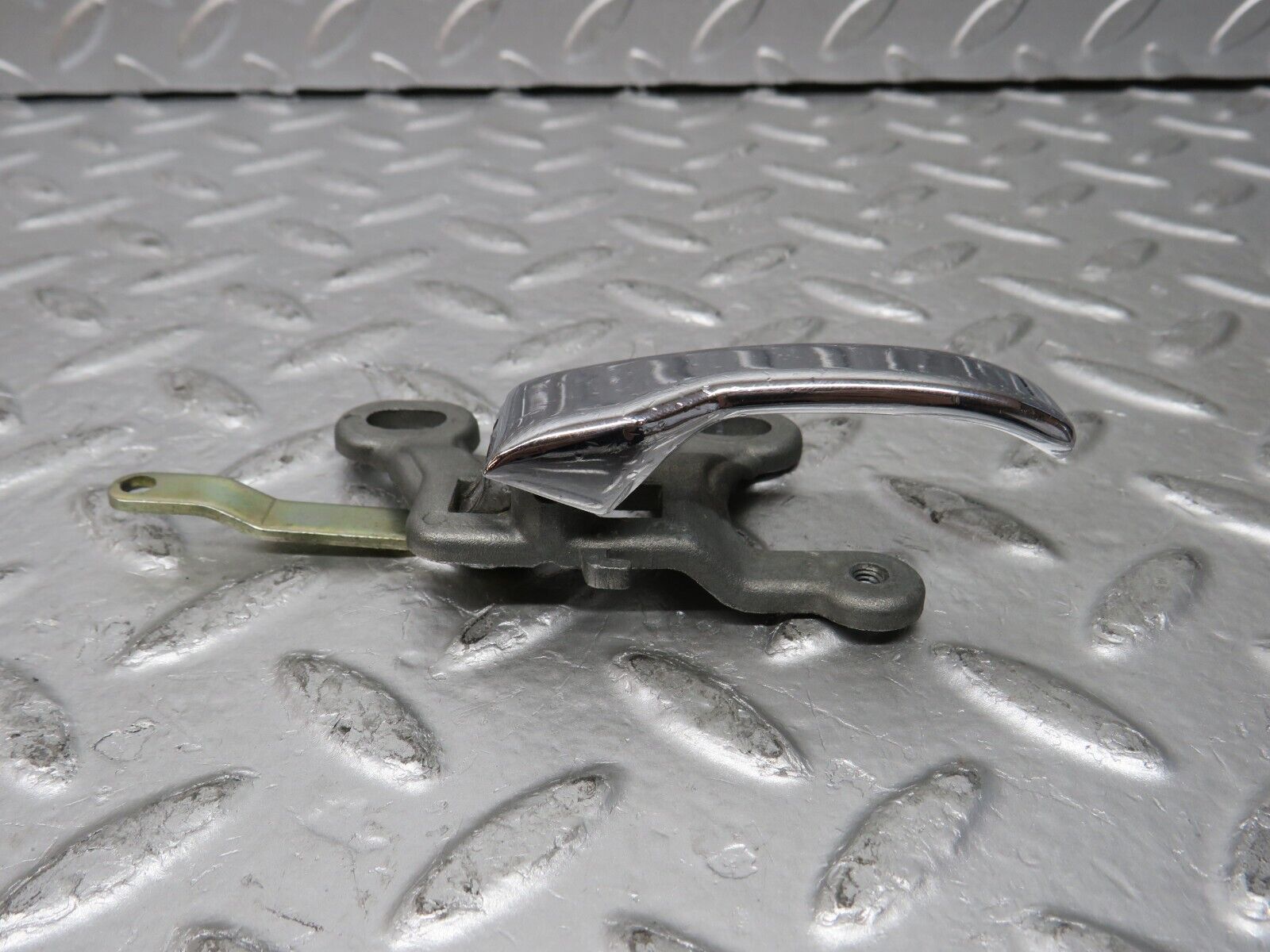 29689 Mercedes-Benz W123 230E Front Right Door Opener Door Handle