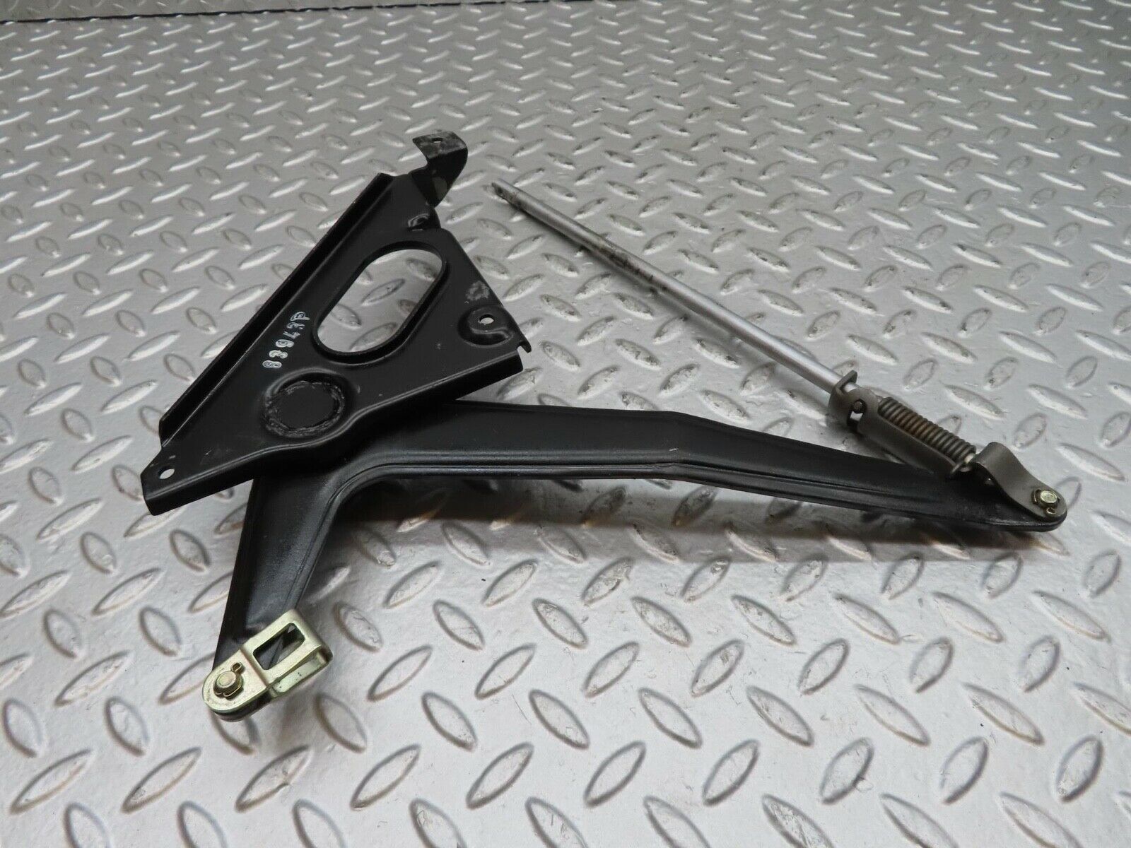 7014 Mercedes-Benz W123 230E Handbrake Regulator