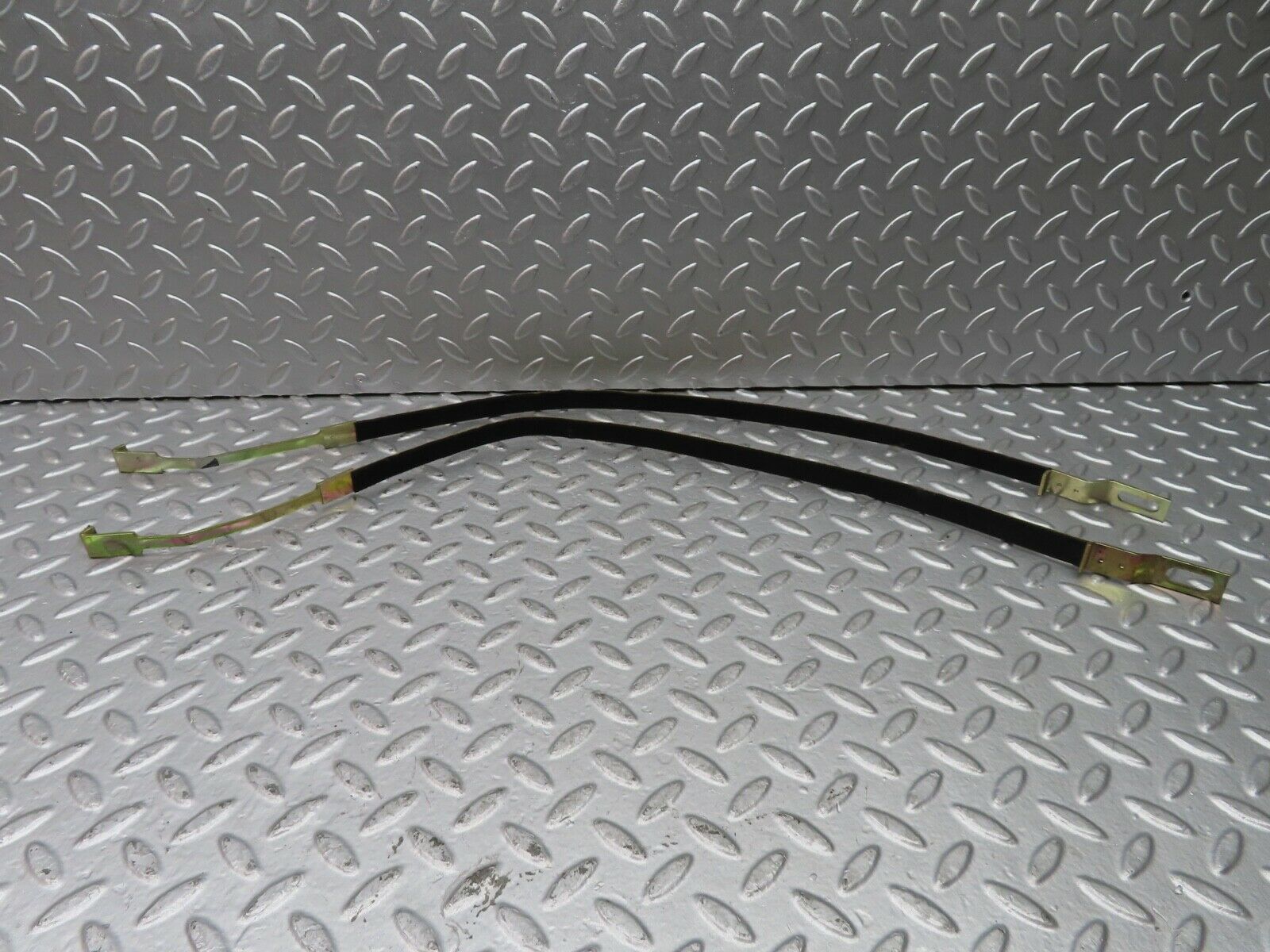 21333 Mercedes-Benz W123 230E Heater Box Holder Strap