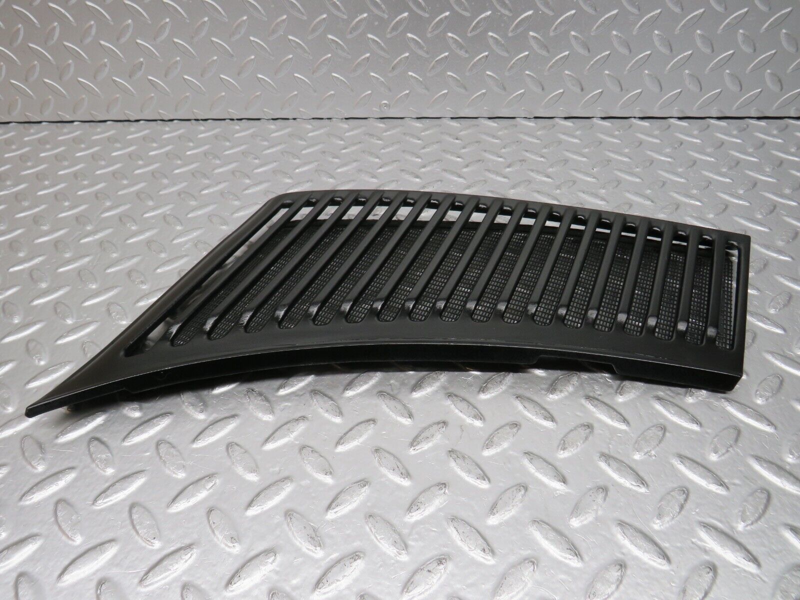 0838 Mercedes-Benz C107 350SLC Coupe Air Intake Grill Left Side