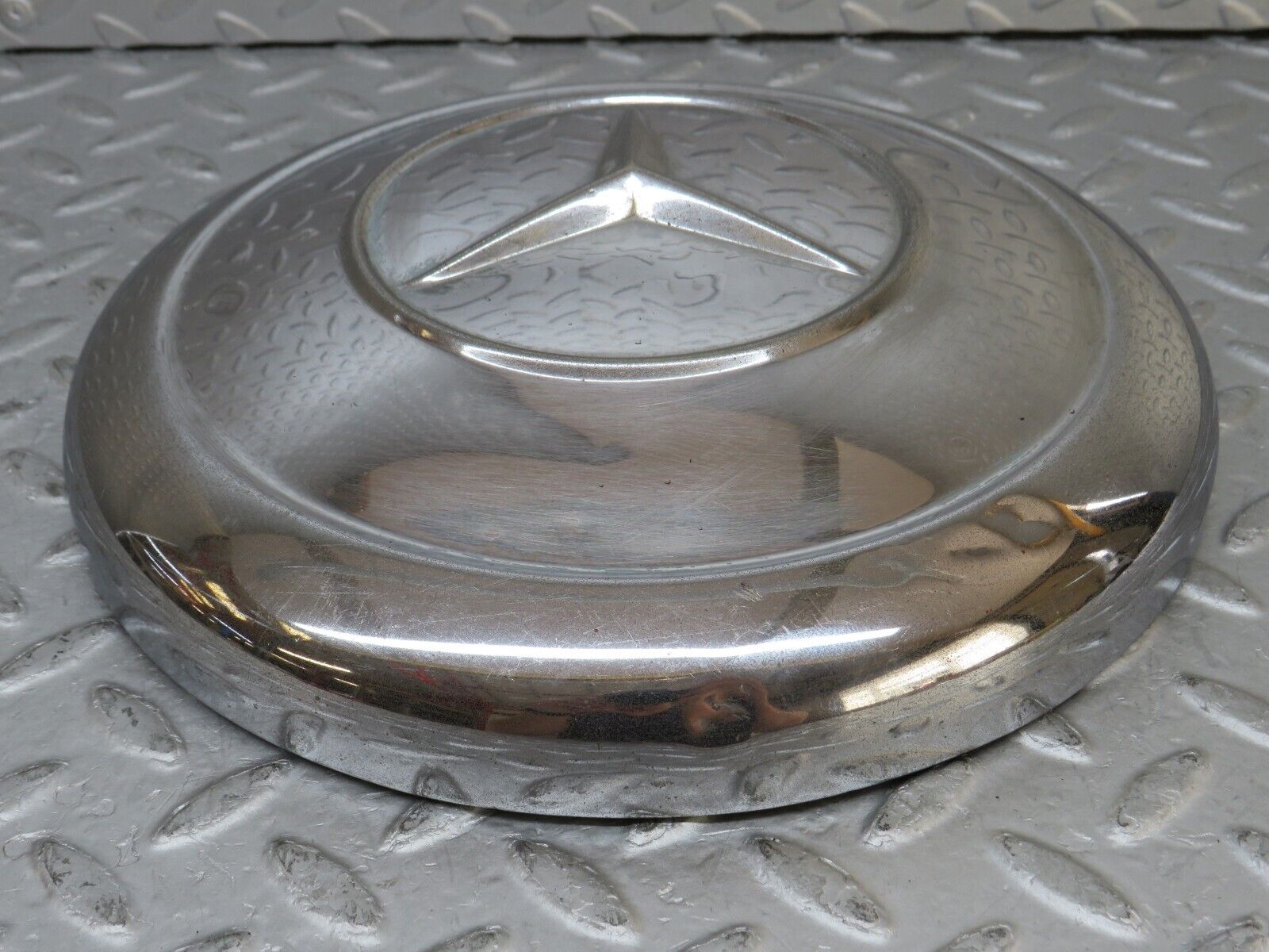 35761 Mercedes-Benz W108 Chrome Wheel Hub Cap