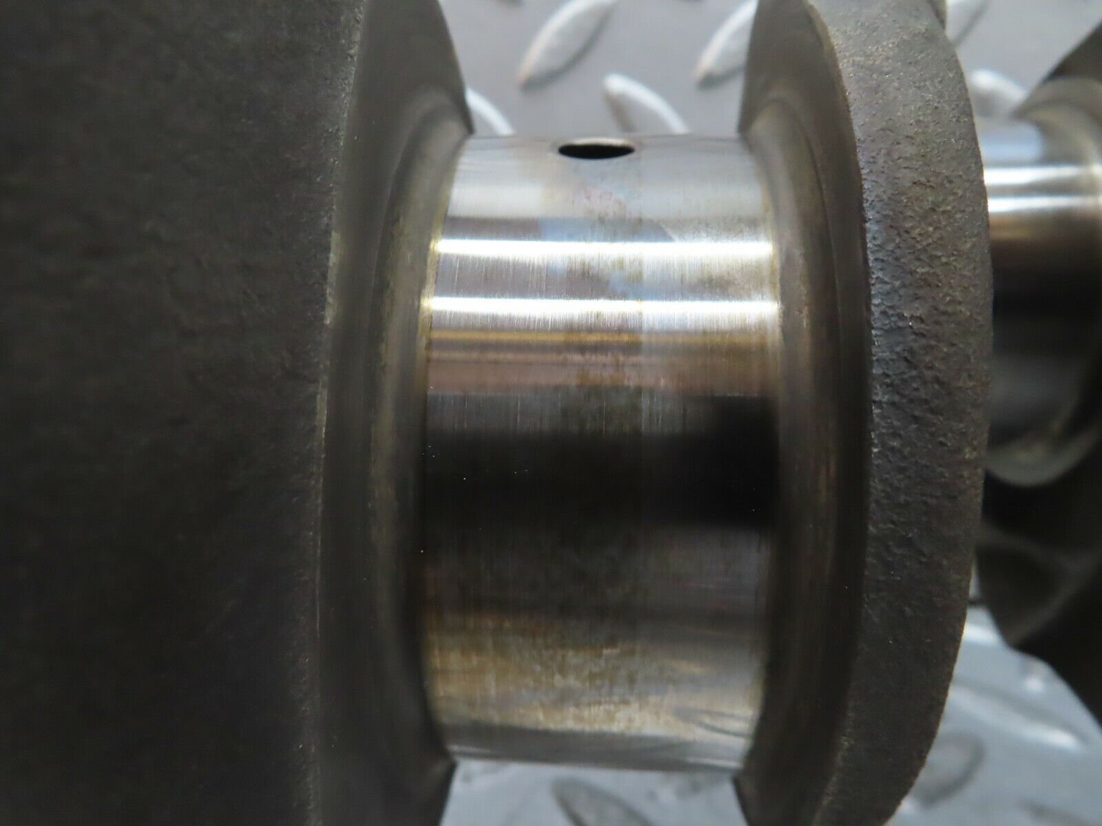 19200 Mercedes-Benz W123 300D Crankshaft OM617