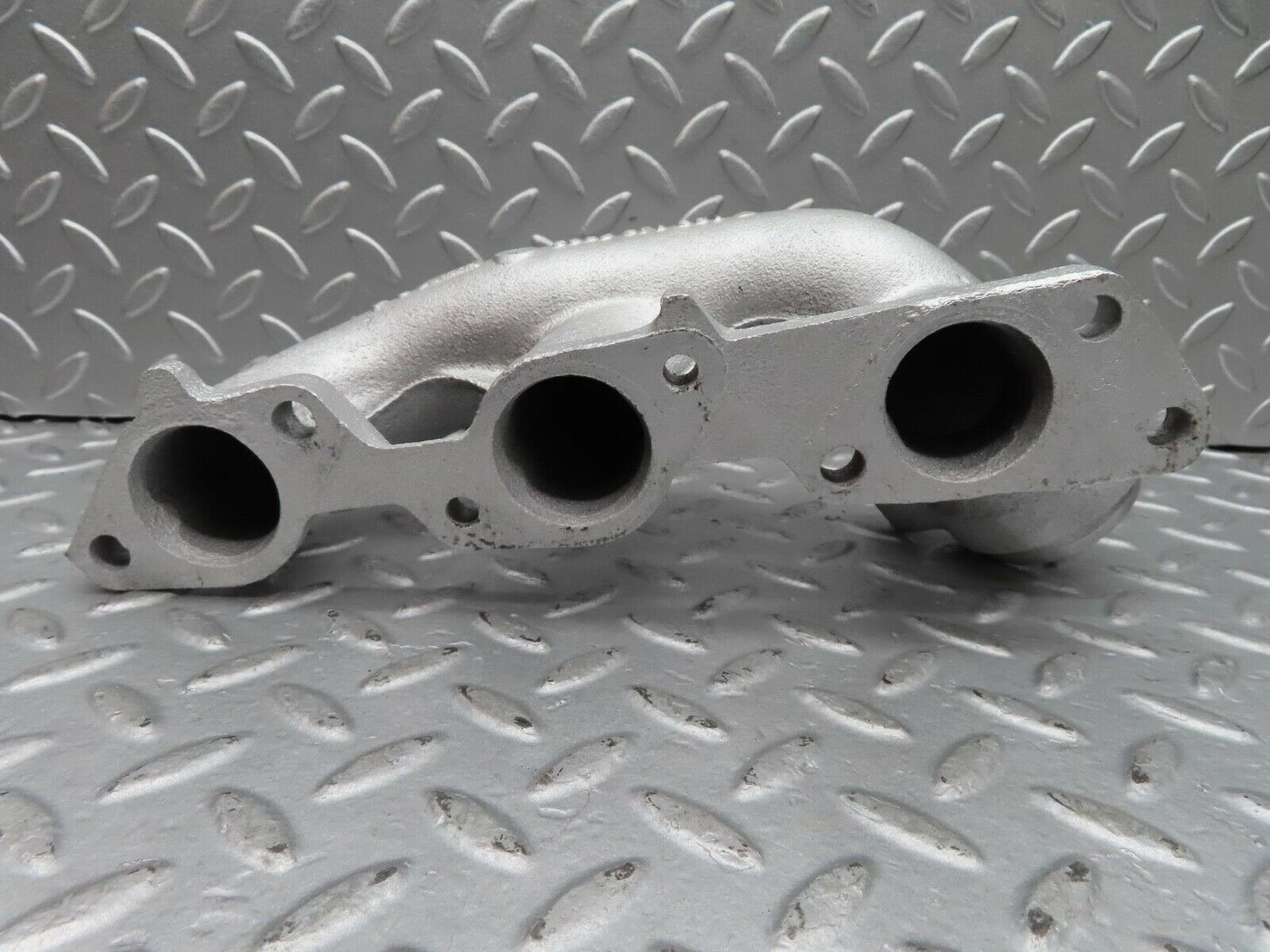 16419 Mercedes-Benz W124 260E Exhaust Manifold 4-6 Cylinder 1031422202