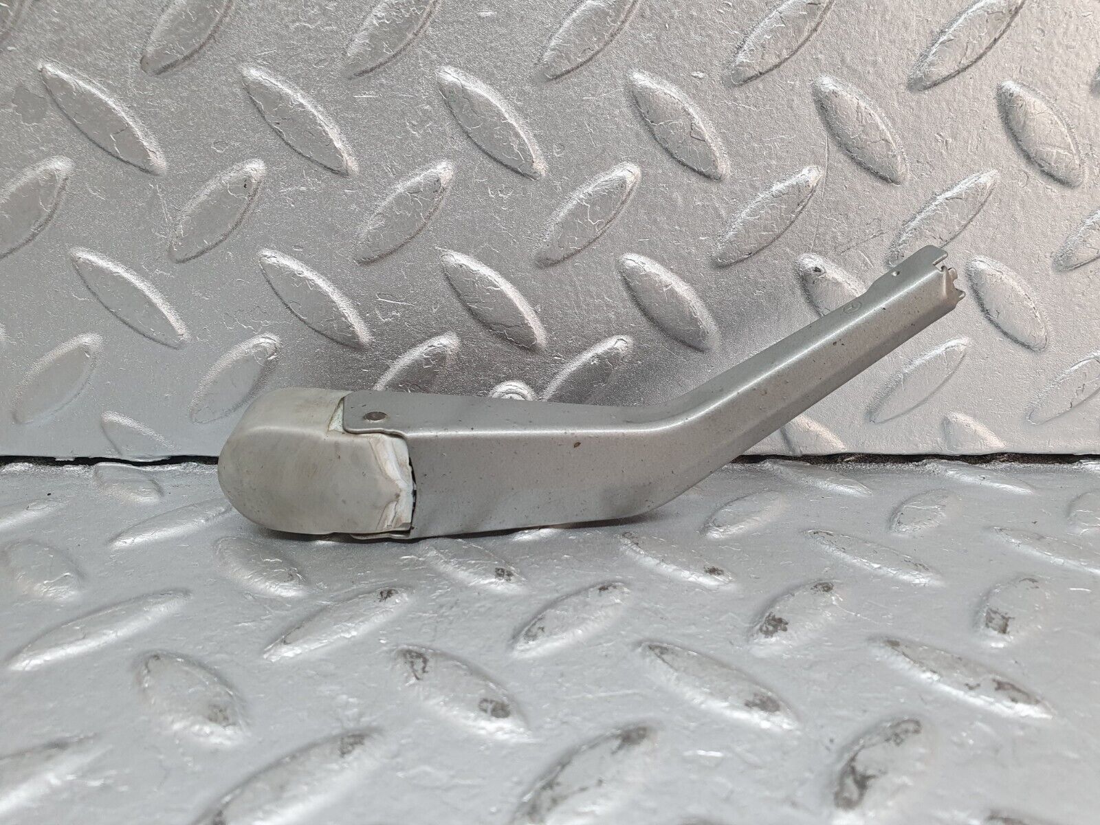 41073 Mercedes-Benz W126 300SE Headlight Wiper Arm Bosch Left Side