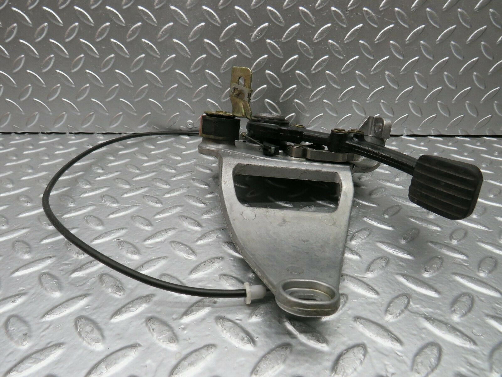 22527 Mercedes-Benz C124 E220 Coupe Parking Brake Pedal 1244270736 1244270801