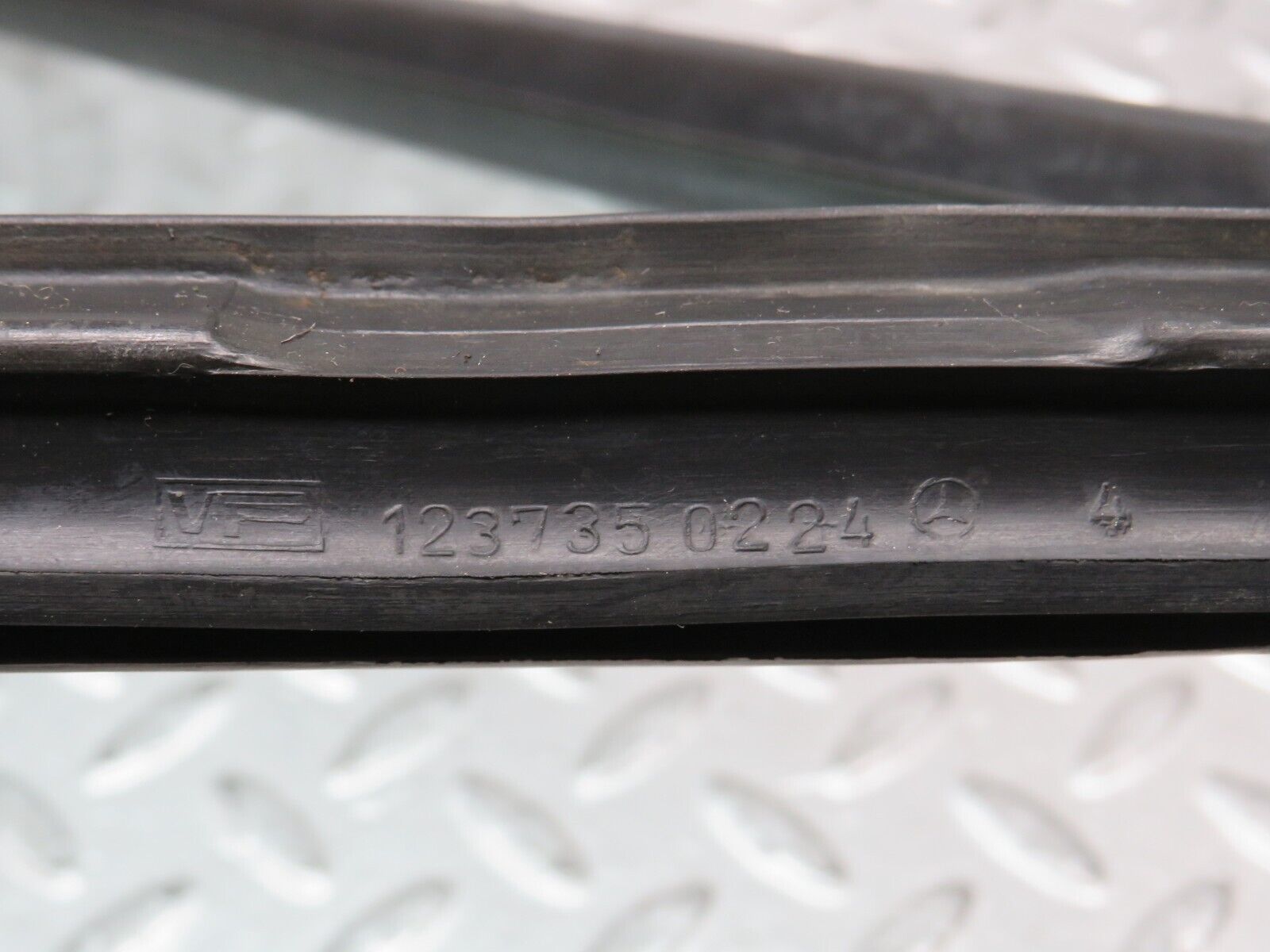 28857 Mercedes-Benz W123 230E Rear Right Quarter Window Glass 1237350224