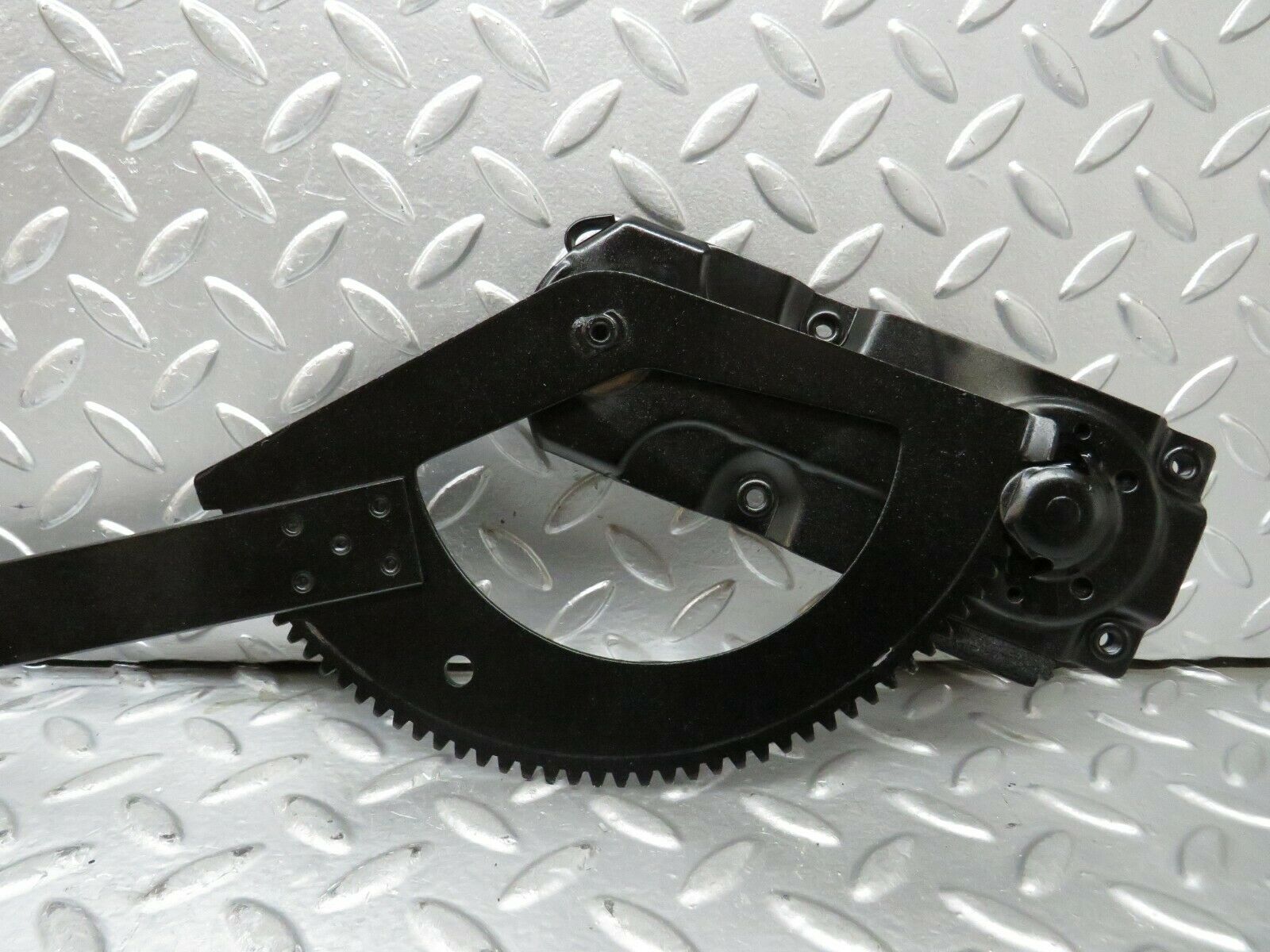 23822 Mercedes-Benz C107 450SLC Rear Left Manual Window Regulator 1076730103