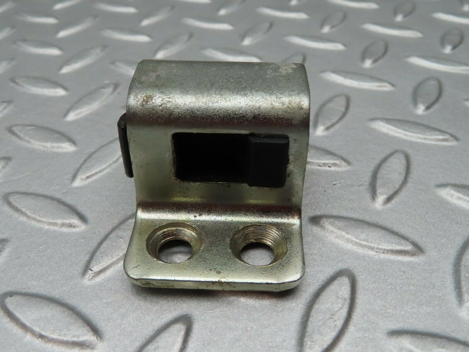 3721 Mercedes-Benz S123 200T Wagon Door Lock Latch Right Side