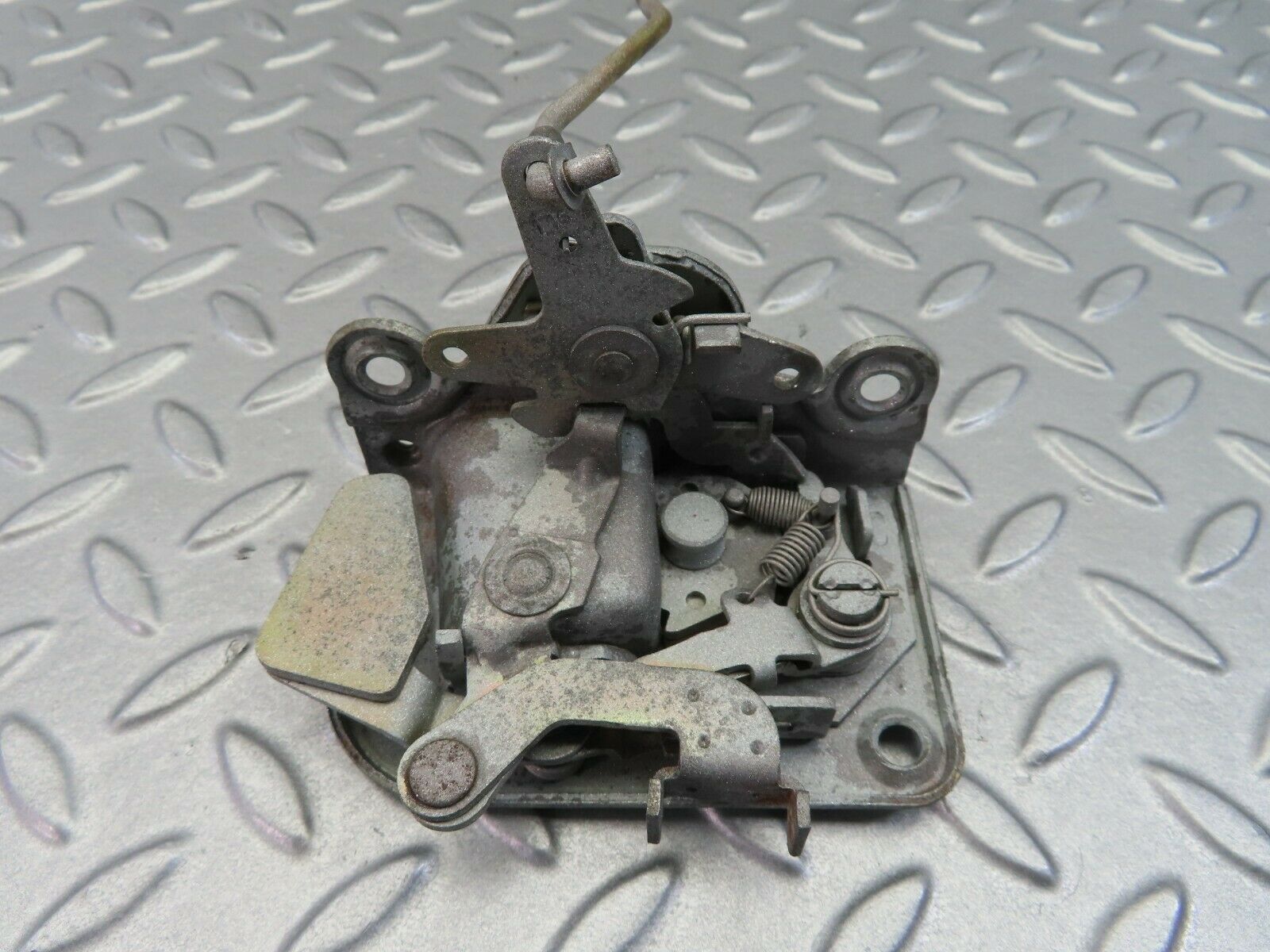 7857 Mercedes-Benz W115 220D Front Right Door Lock Mechanism