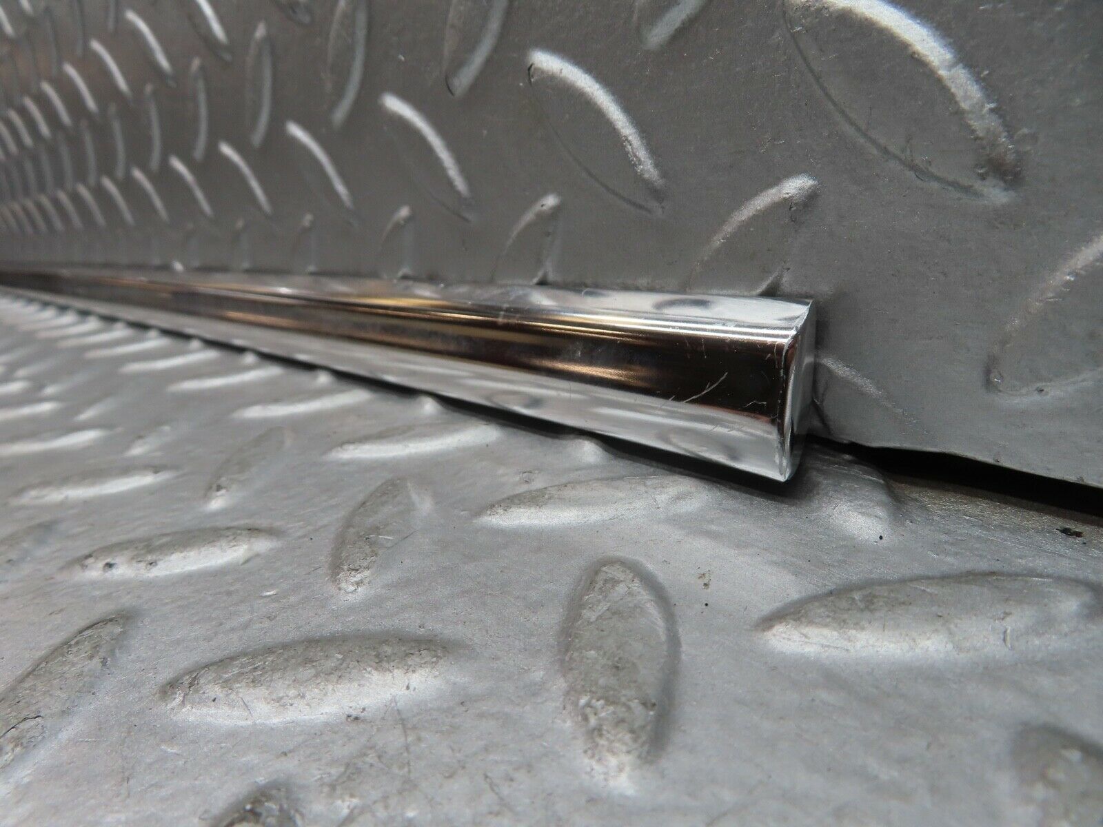 21040 Mercedes-Benz W123 230E Front Left Door Chrome Moulding Trim