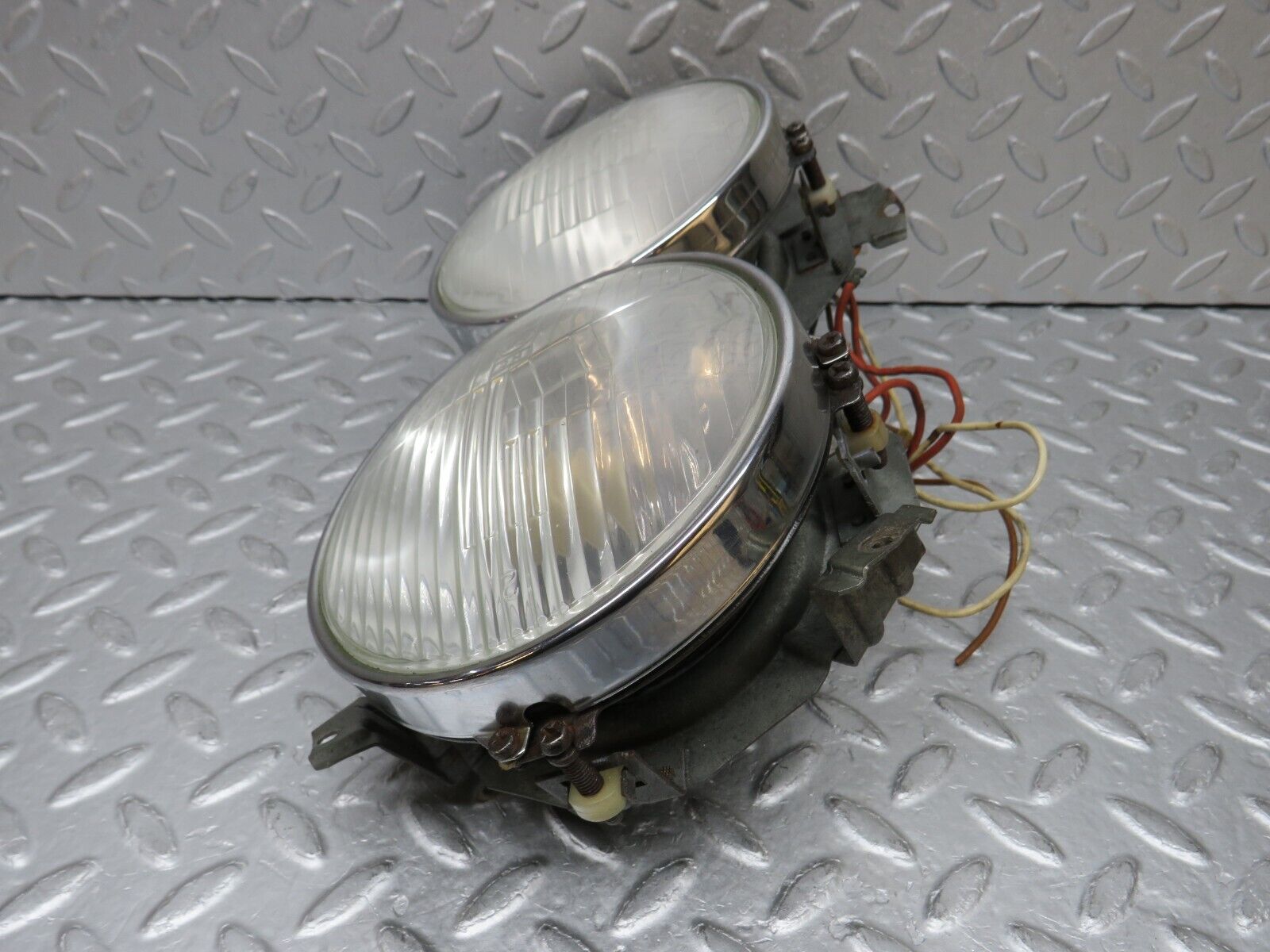 37581 Mercedes-Benz W109 300SEL Front Headlight Bosch Left/Right 1300508003 7077R8 1305601134 1305602059