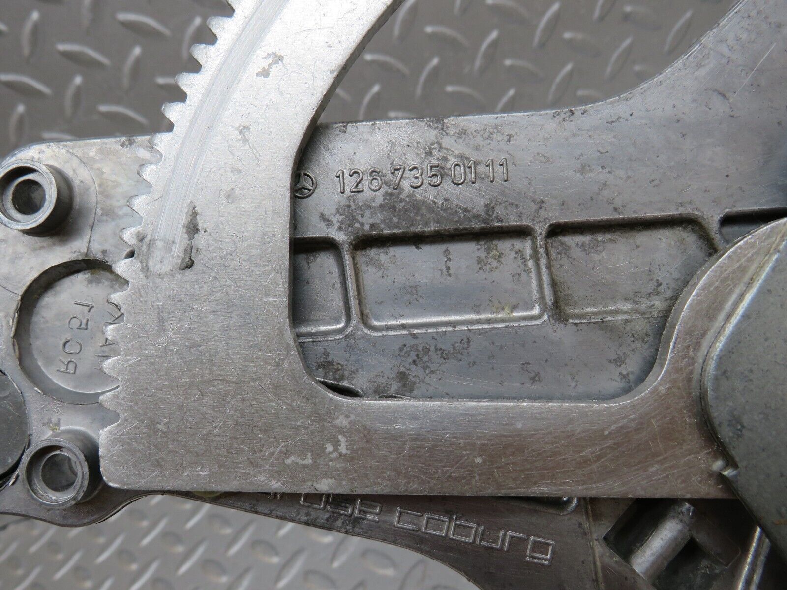 35986 Mercedes-Benz W126 420SE Rear Left Power Window Regulator 1267350111