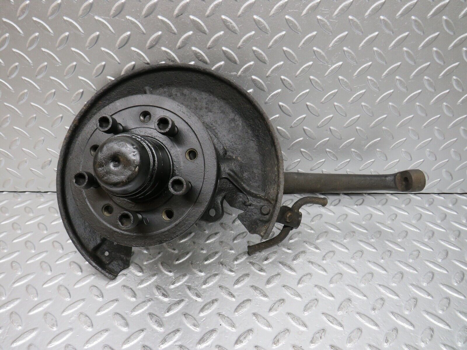 0381 Mercedes-Benz W108 280SE Complete Wheel Hub Front Left