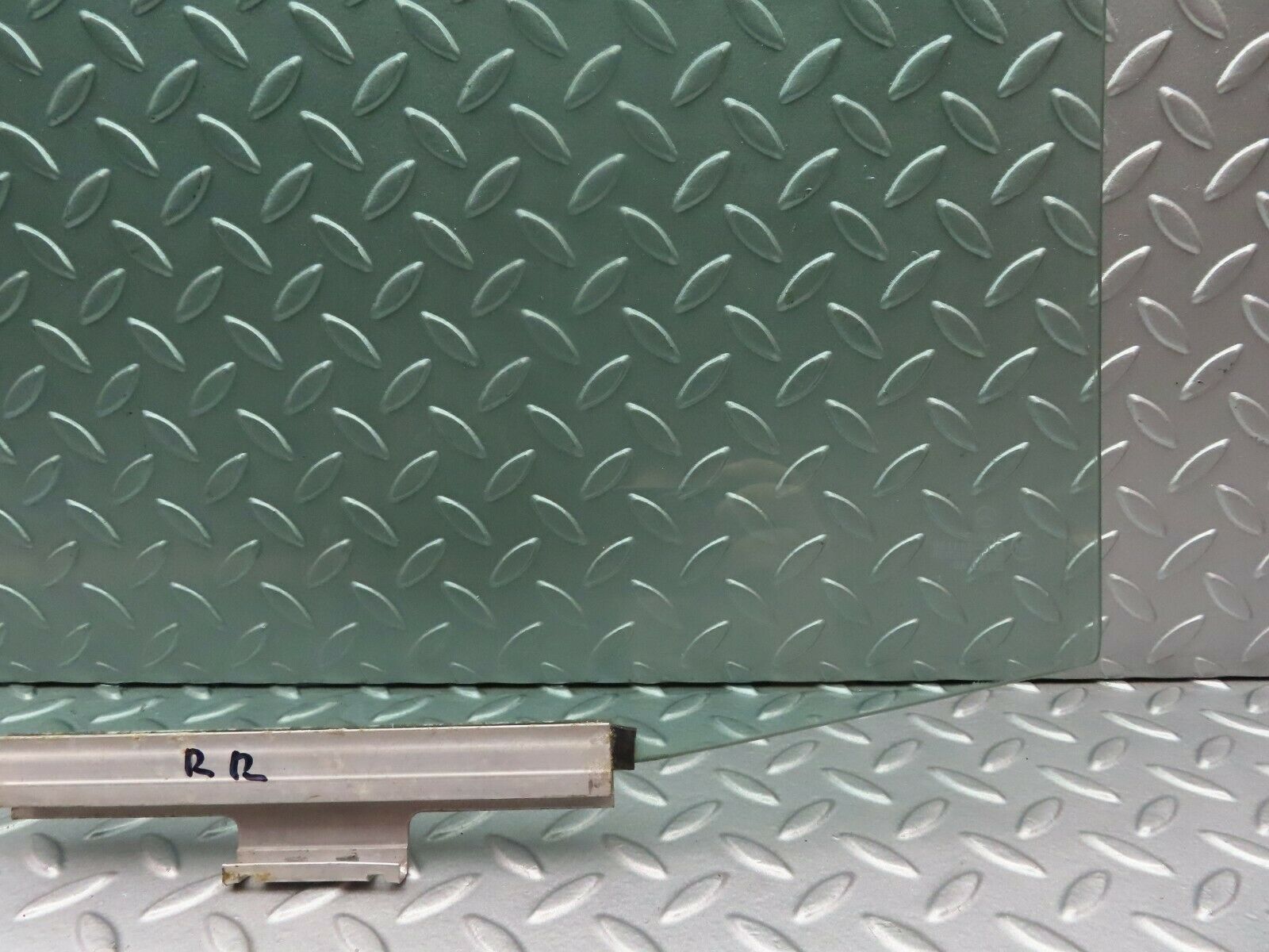 5384 Mercedes-Benz W124 230E Rear Right Door Window Glass