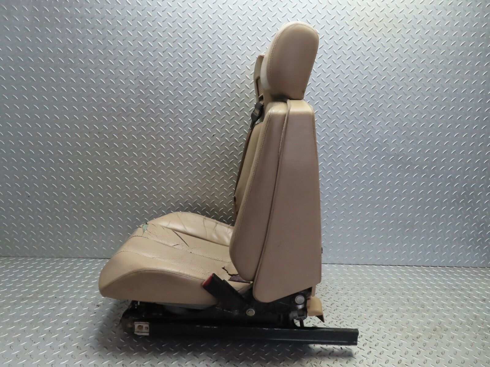 19843 Mercedes-Benz R129 300SL Coupe Electric Front Right Seat Cream Leather