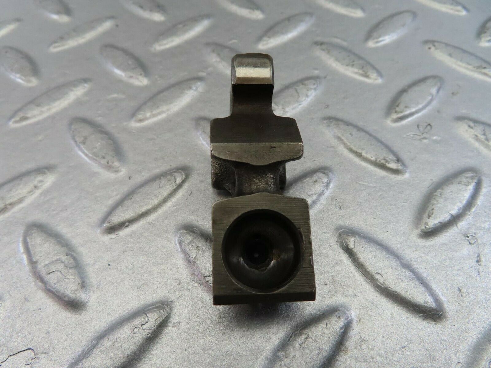 9866 Mercedes-Benz C123 280CE Coupe Valve Rocker Arm With Retaining Spring