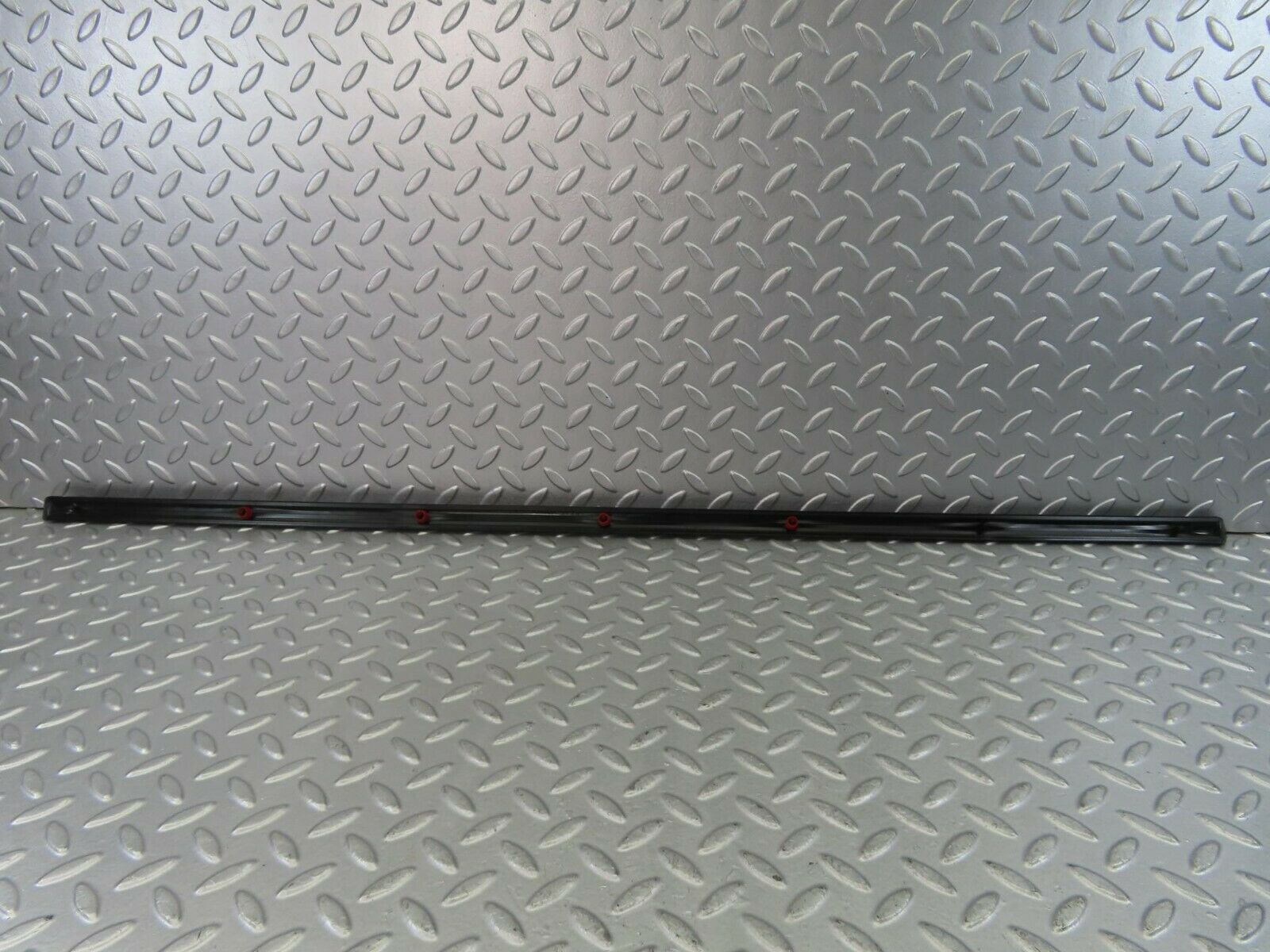 10255 Mercedes-Benz W123 Front Left Door Centre Moulding Trim