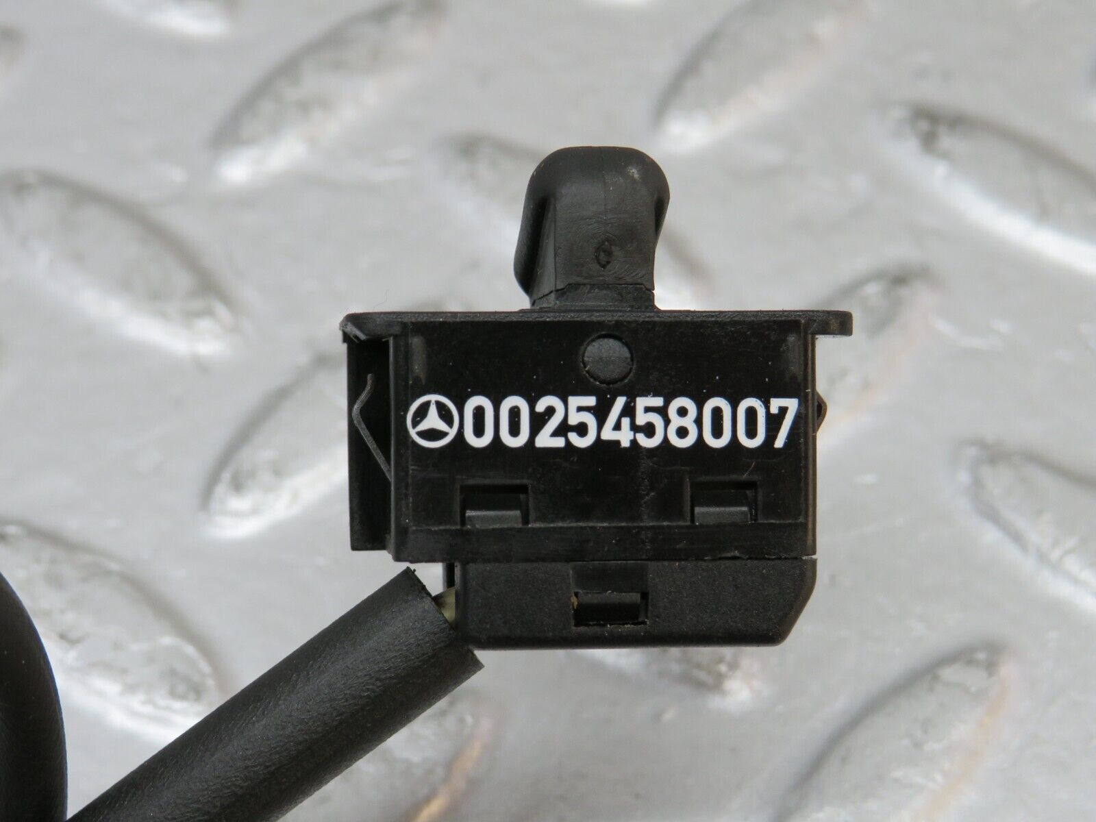 37978 Mercedes-Benz A124 320E Cabriolet Steering Column Adjustment Switch 0025458007