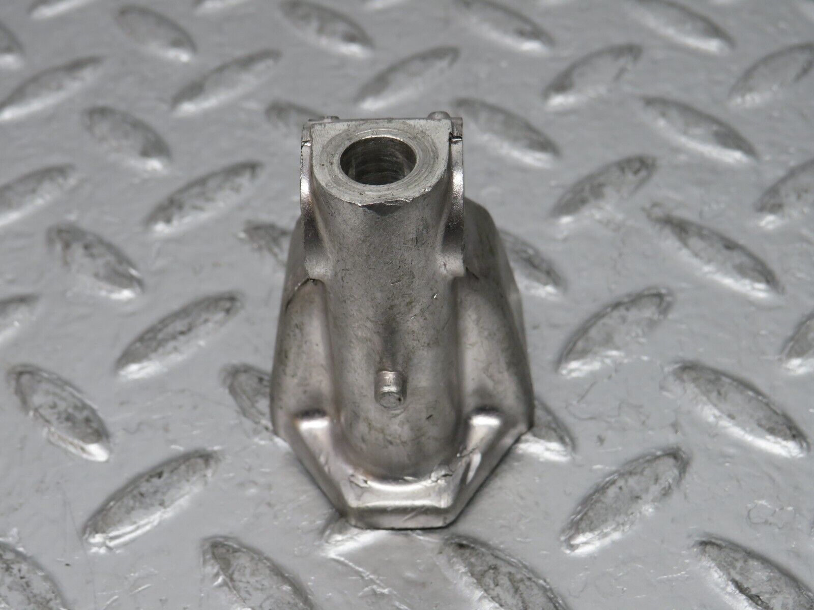 0276 Mercedes-Benz W123 220D Rocker Arm Support 6150550110