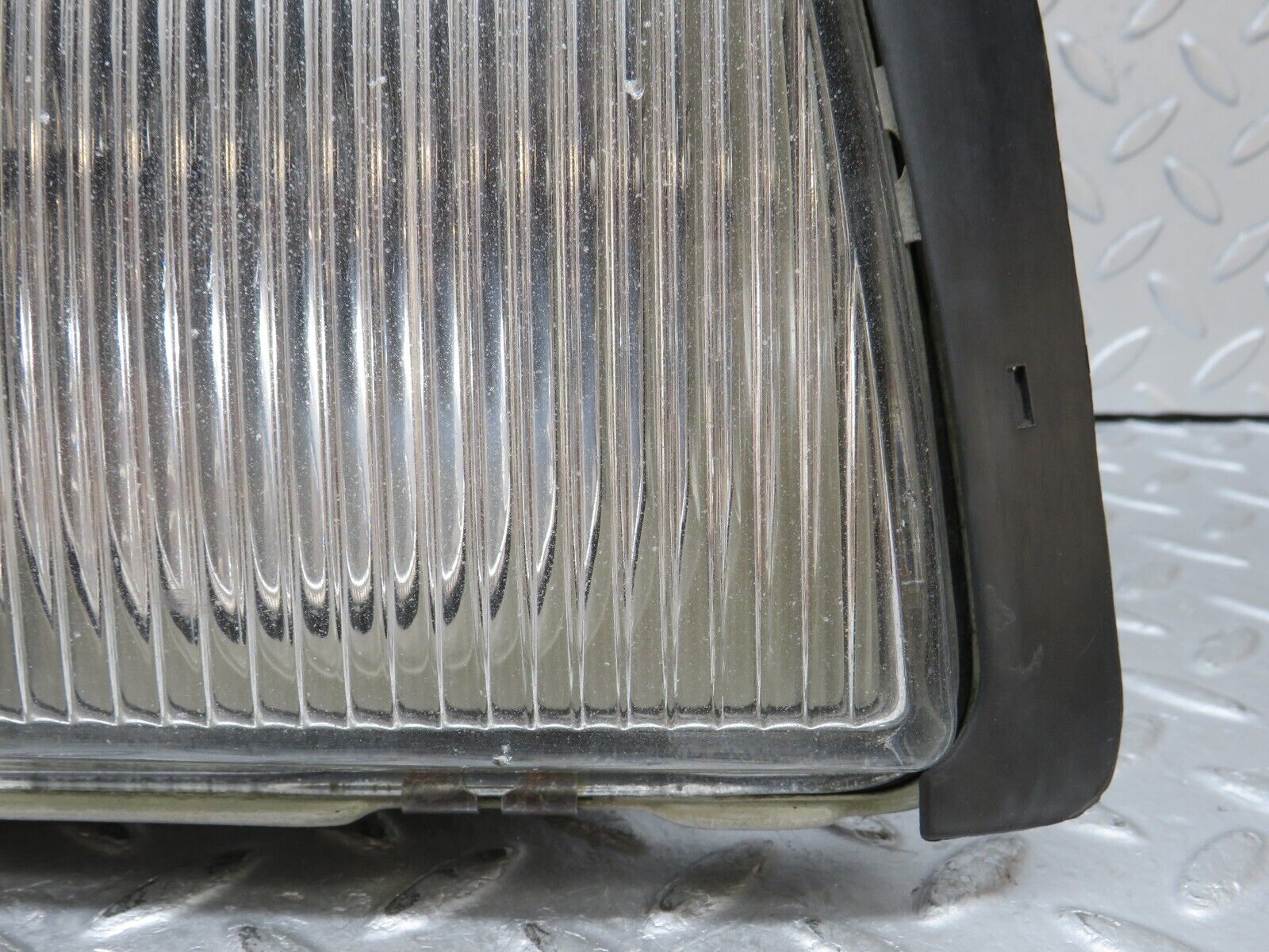 36377 Mercedes-Benz W126 420SE Headlight Bosch Right 1305235092 1305620454