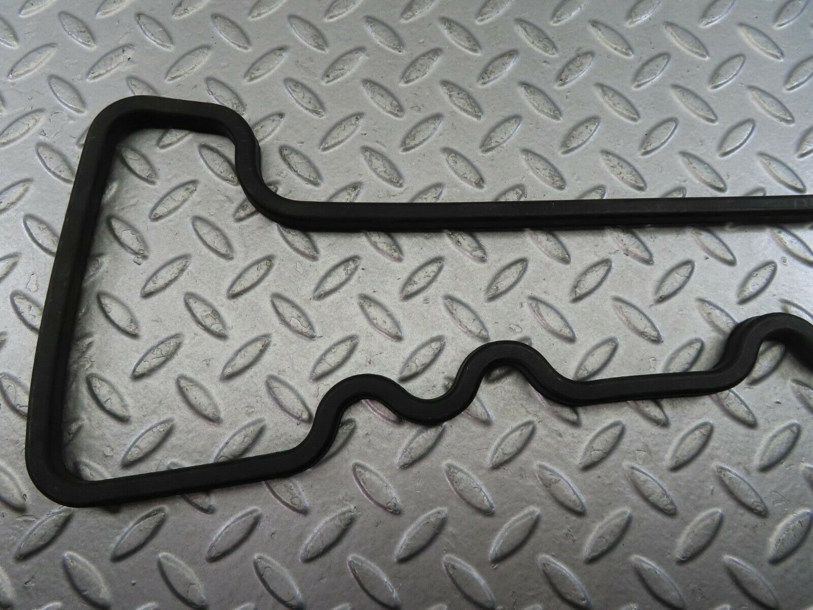 9042 Mercedes-Benz W108 Valve Cover Gasket Seal 1300160221