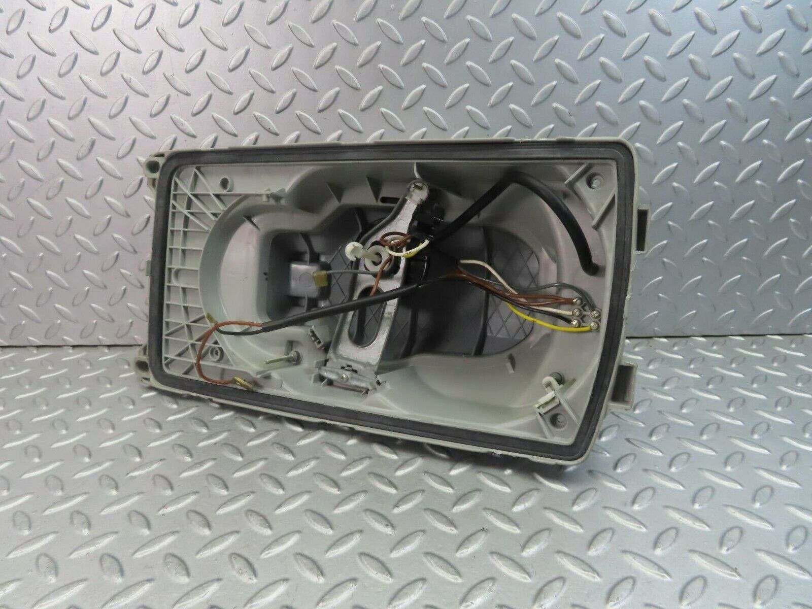 8470 Mercedes-Benz W123 Headlight Housing Hella Left