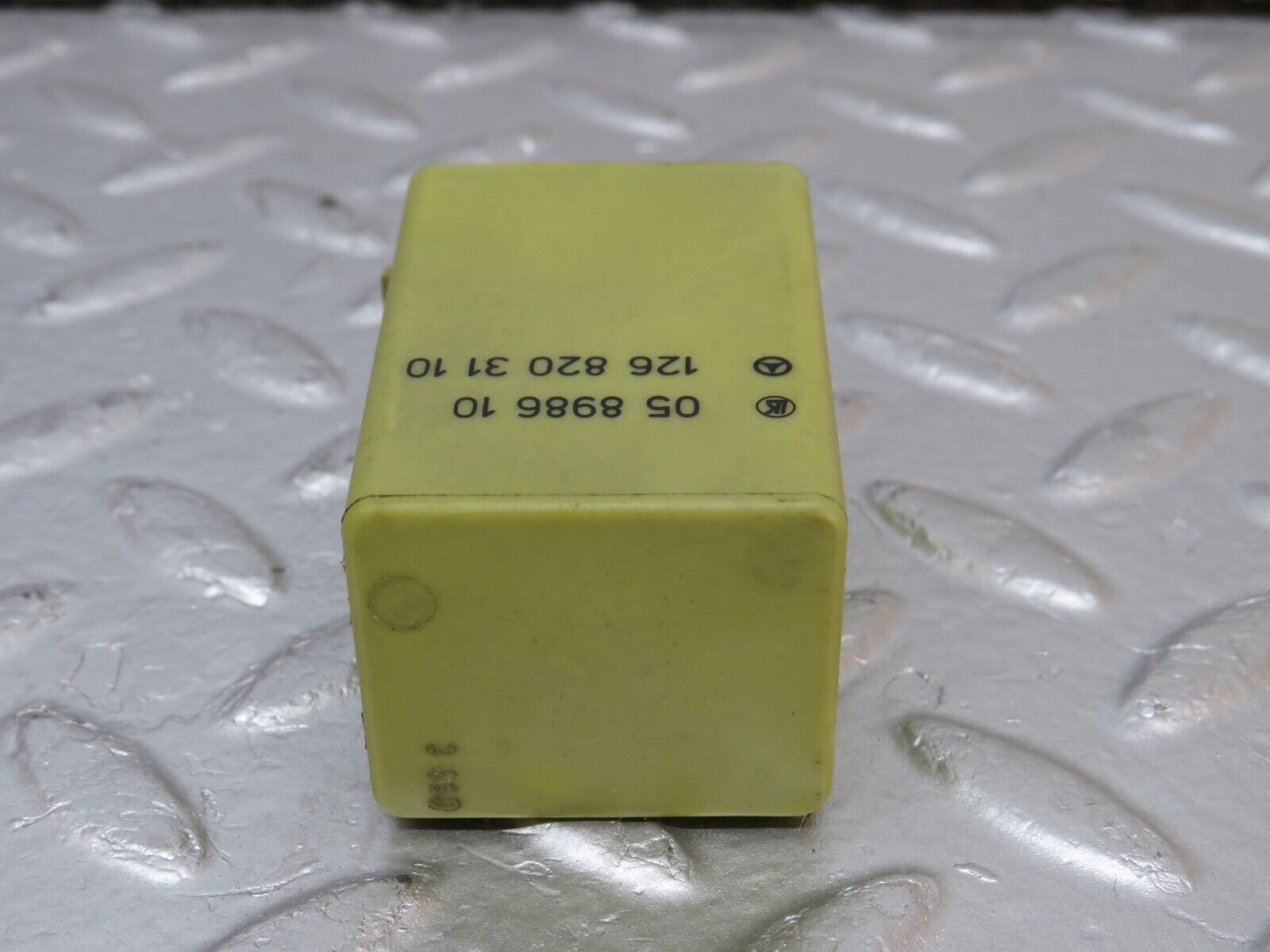 34444 Mercedes-Benz C126 380SEC Coupe Rear Heated Window Relay 1268203110