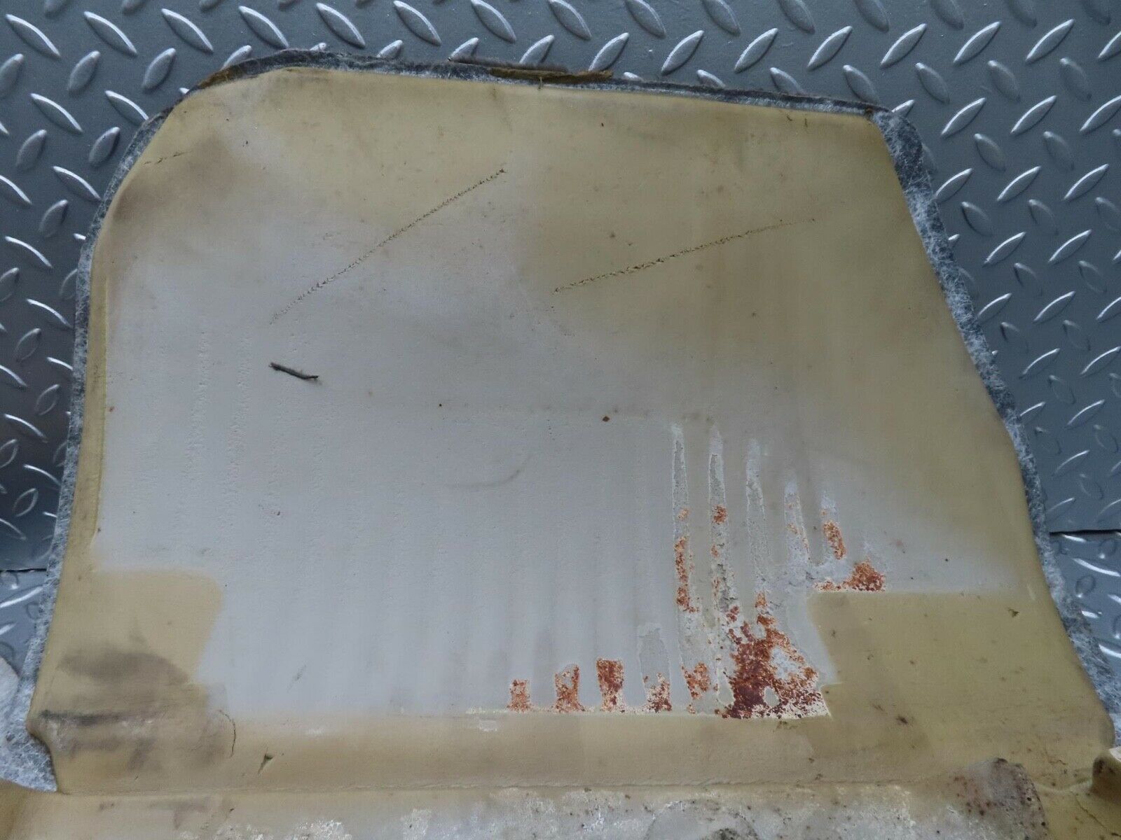 15132 Mercedes-Benz W140 S320 Front Left Foot Well Carpet 1406800340